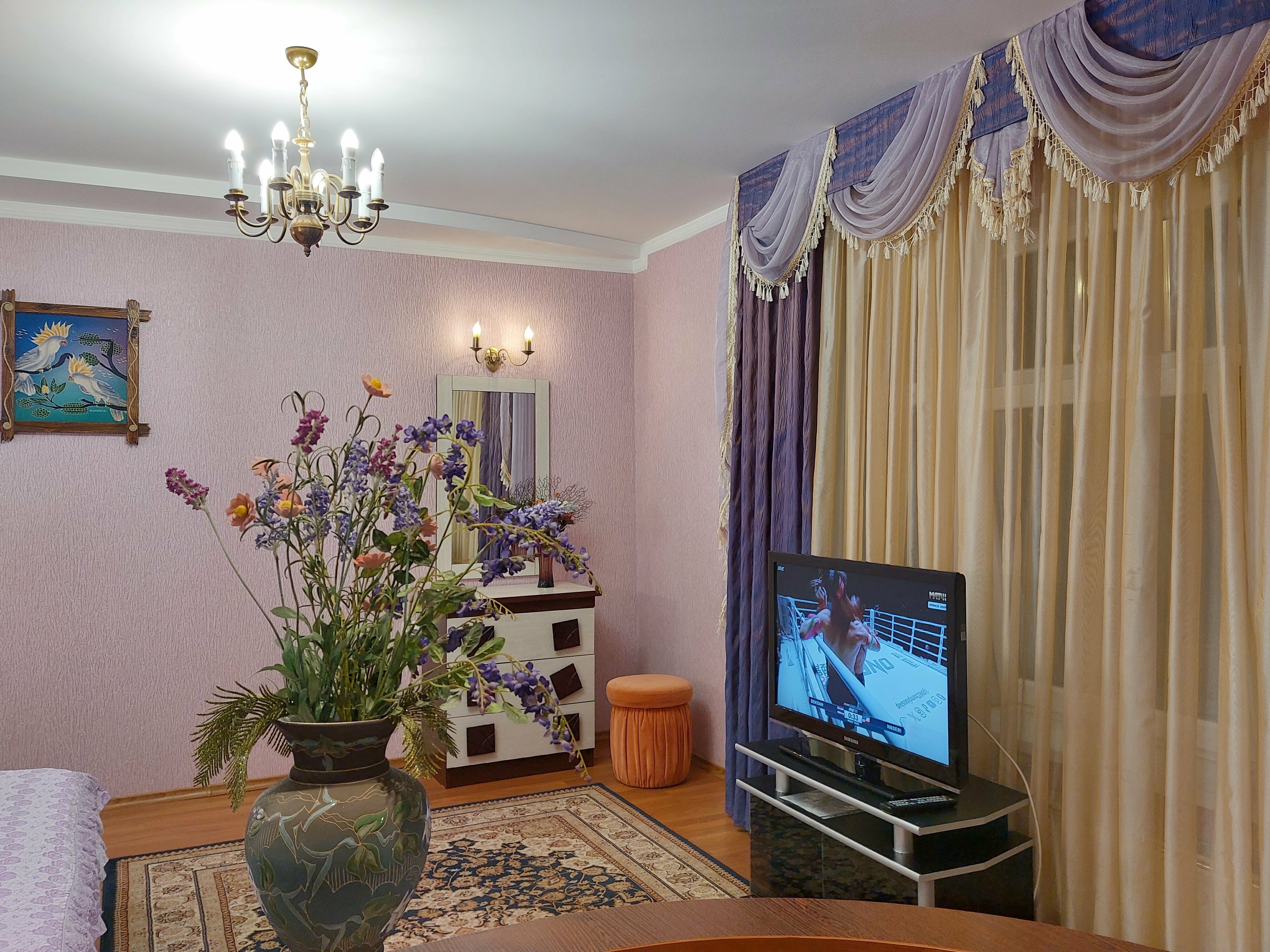 Двухместный номер с двуспальной кроватью и дополнительной кроватью