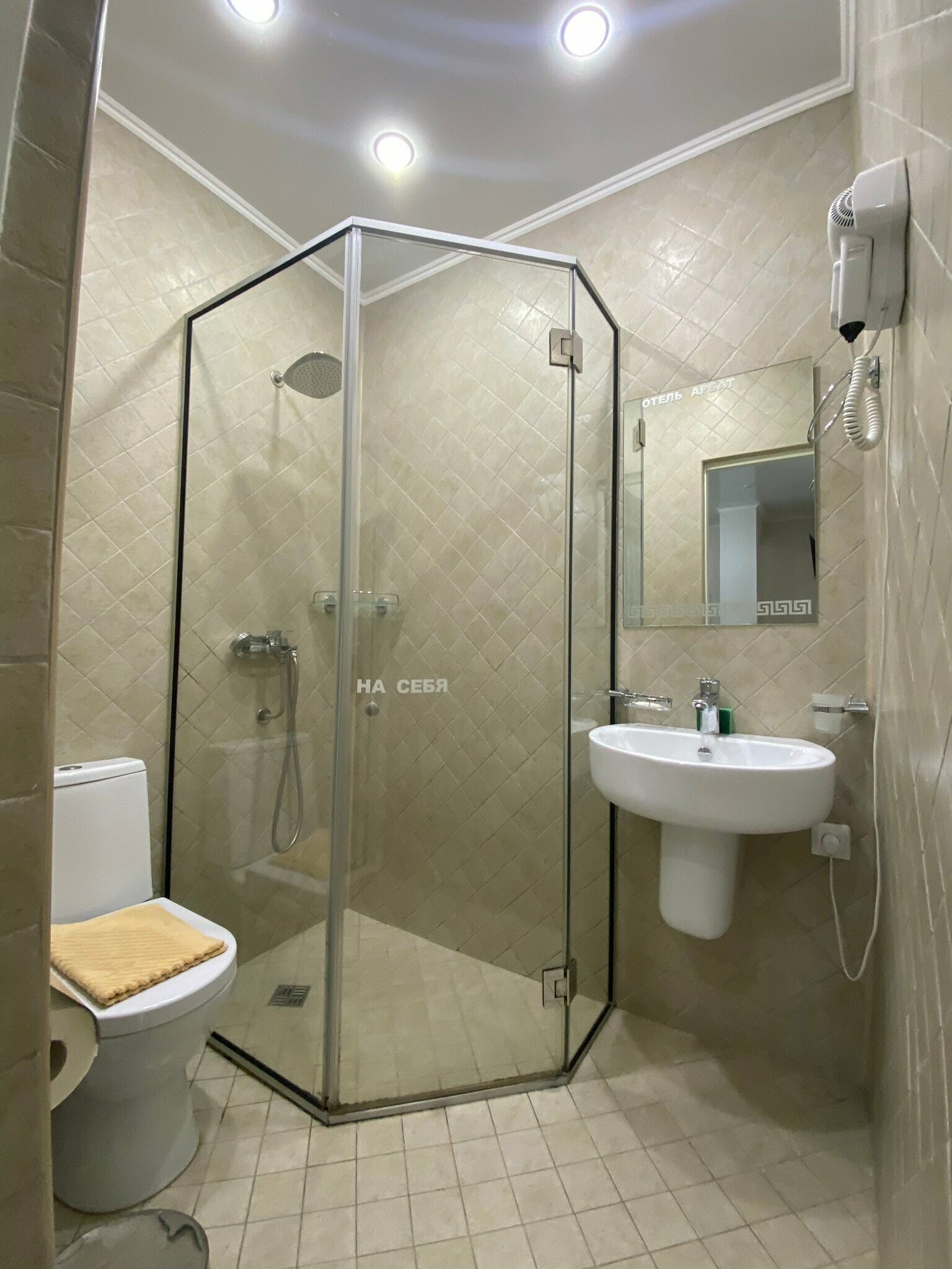 Двухместный номер с 1 кроватью или 2 отдельными кроватями и дополнительной кроватью