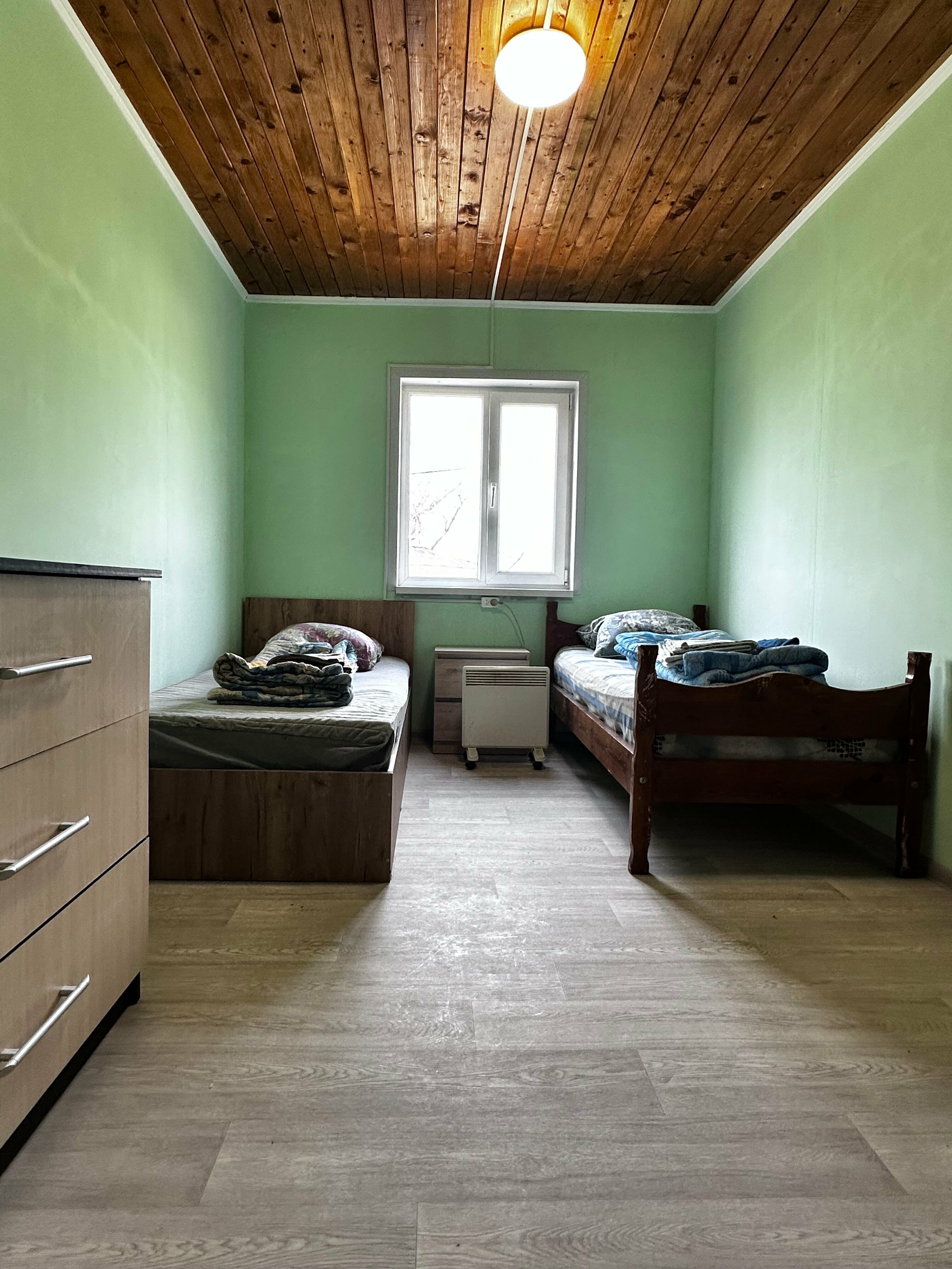 Трехместный номер «Комфорт» с душем