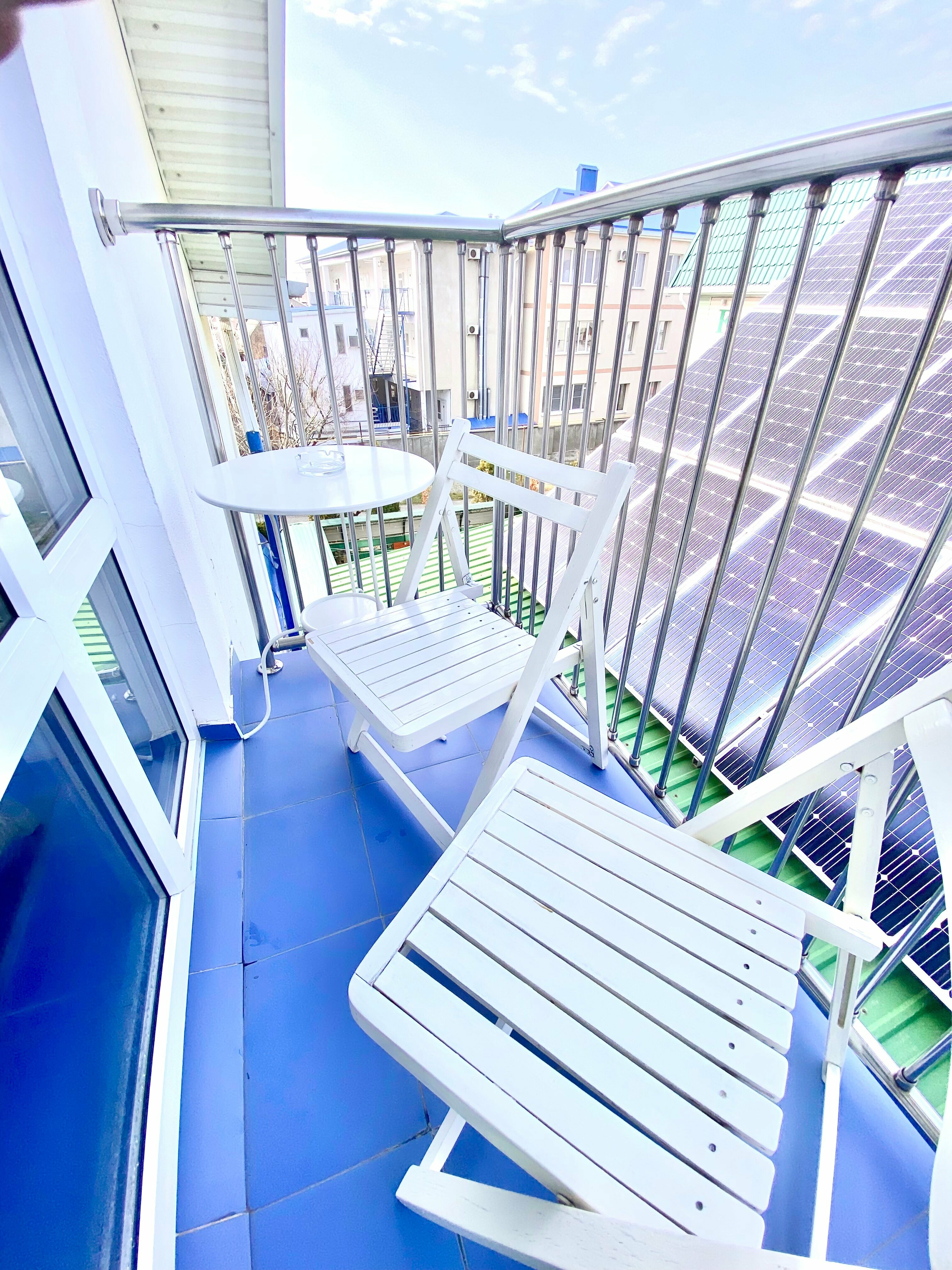 Двухместный номер с двуспальной кроватью и дополнительной кроватью