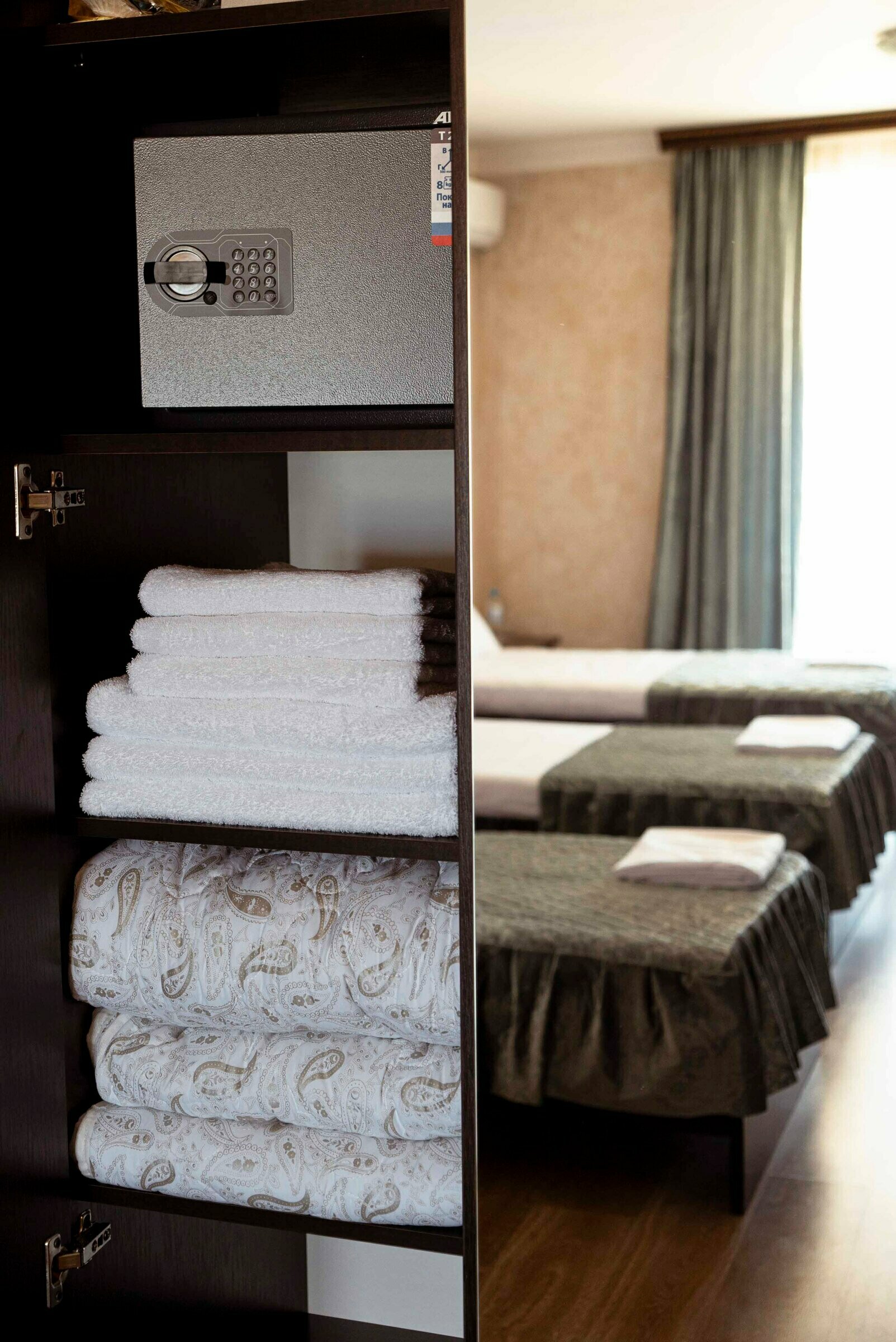 Улучшенный трехместный номер с видом на море