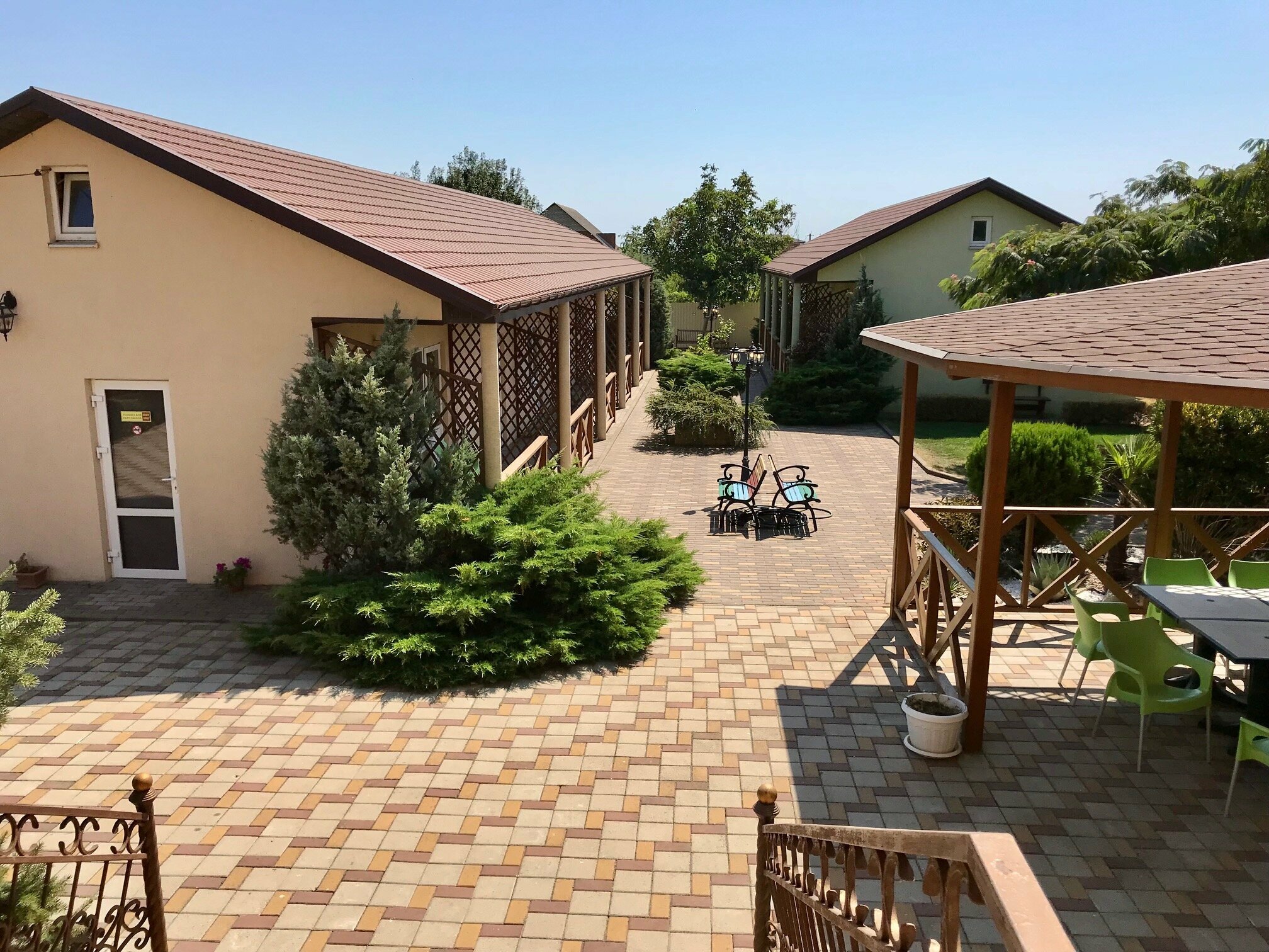 Трехместный номер с террасой