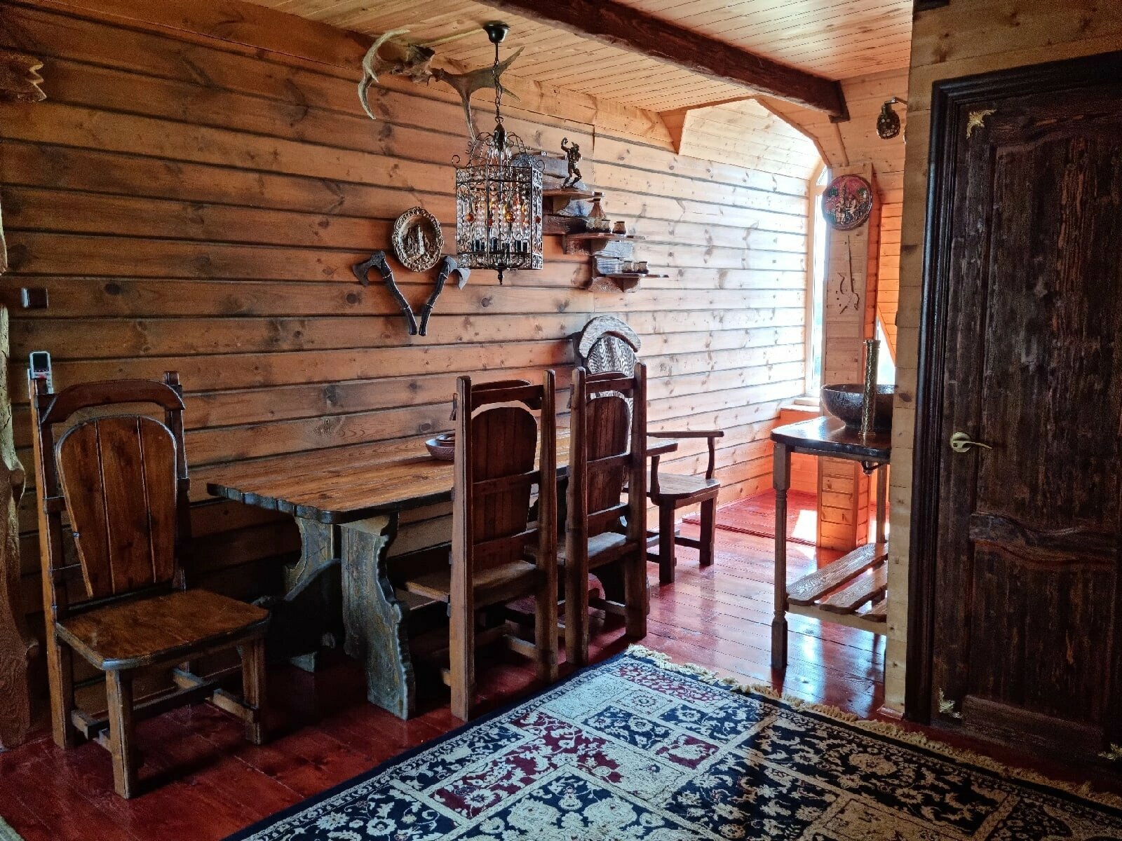 Двухуровневые трёхкомнатные апартаменты "Викинги"