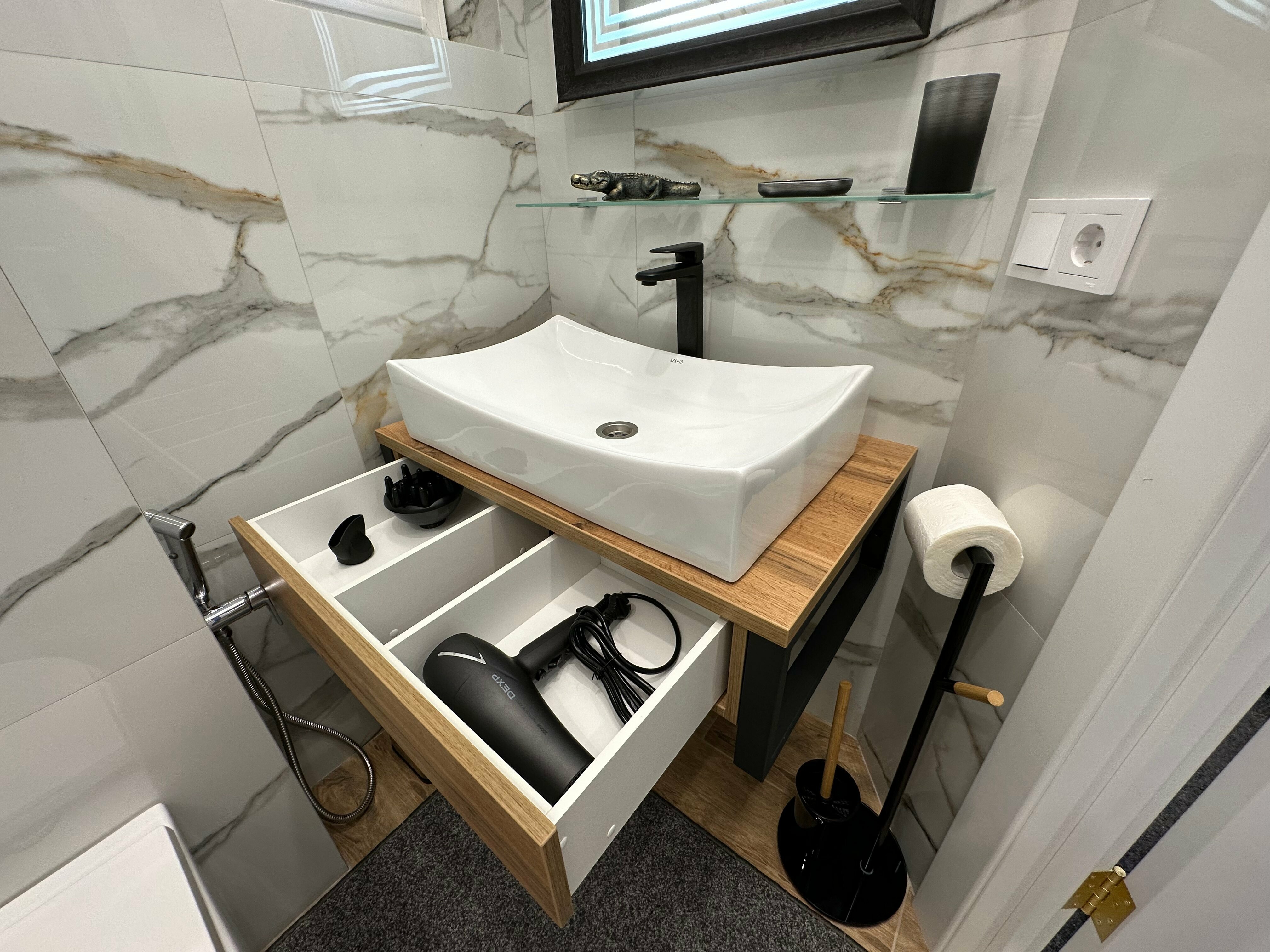 Трехместный номер «Комфорт» с душем