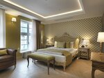 Luxury Suite, 1 Queen bed and 1 Sofa, City View в Relais le Chevalier