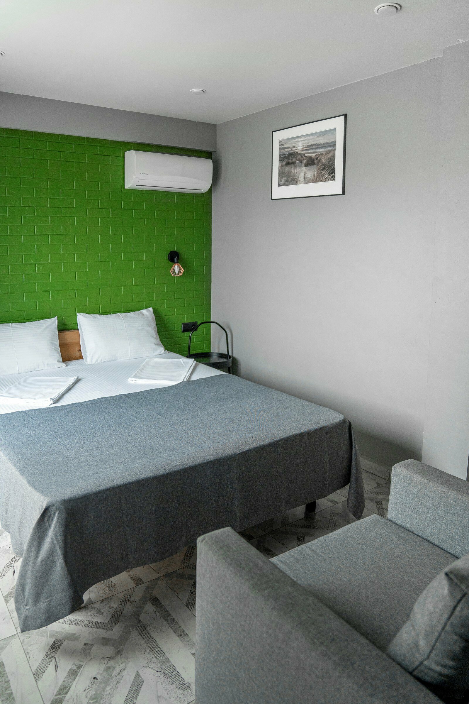 Двухкомнатный с балконом