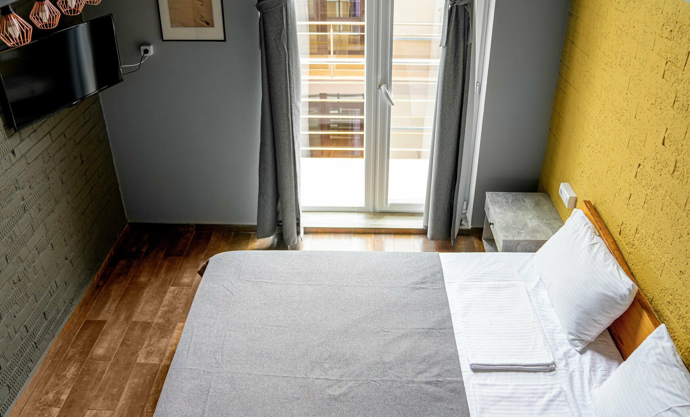 4-местный двухуровневый номер с балконом (2 этаж)