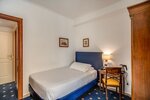 Double Room Single Use - Balcony not guaranteed в Hotel Napoleon