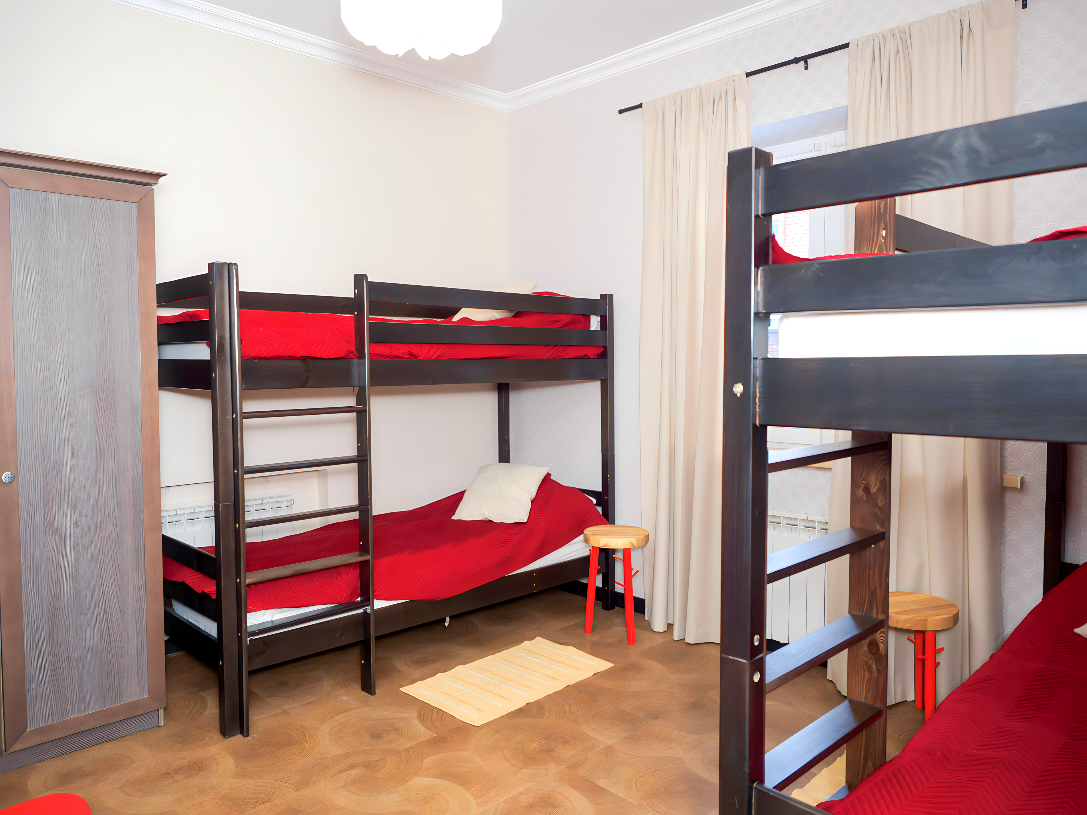 Четырехместный номер с ванной комнатой