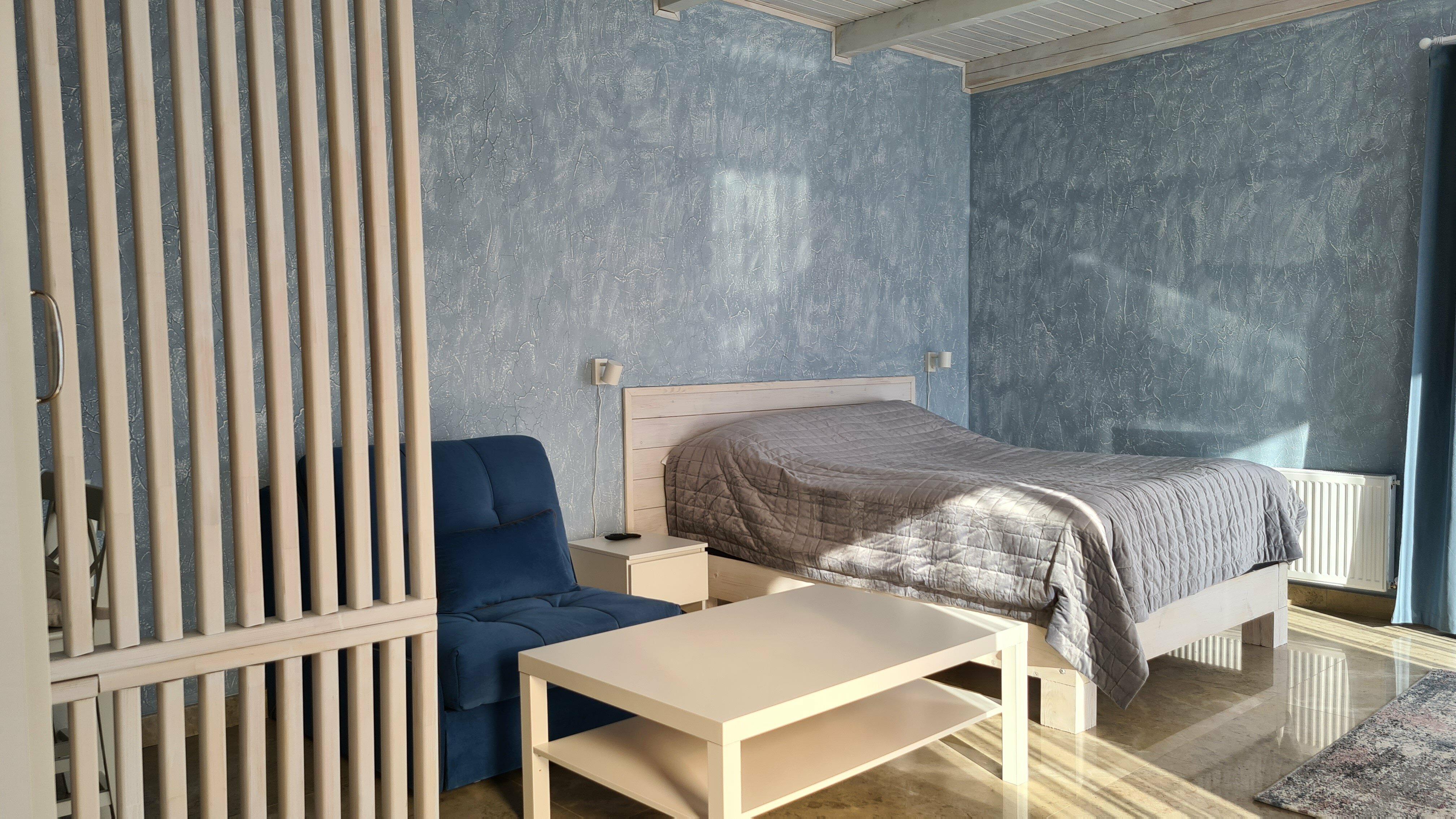 Трехместный номер с видом на горы