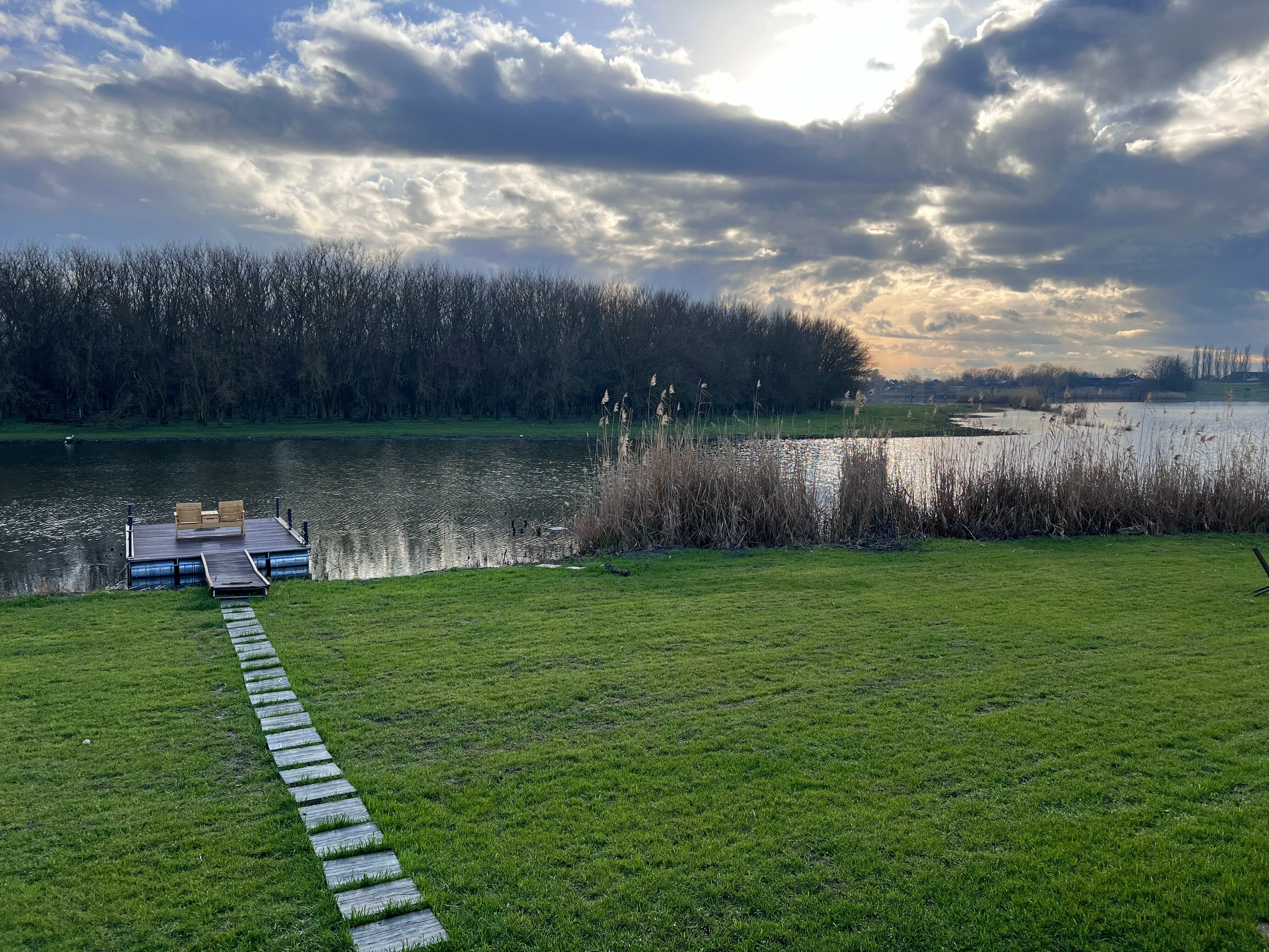 Дом с видом на озеро