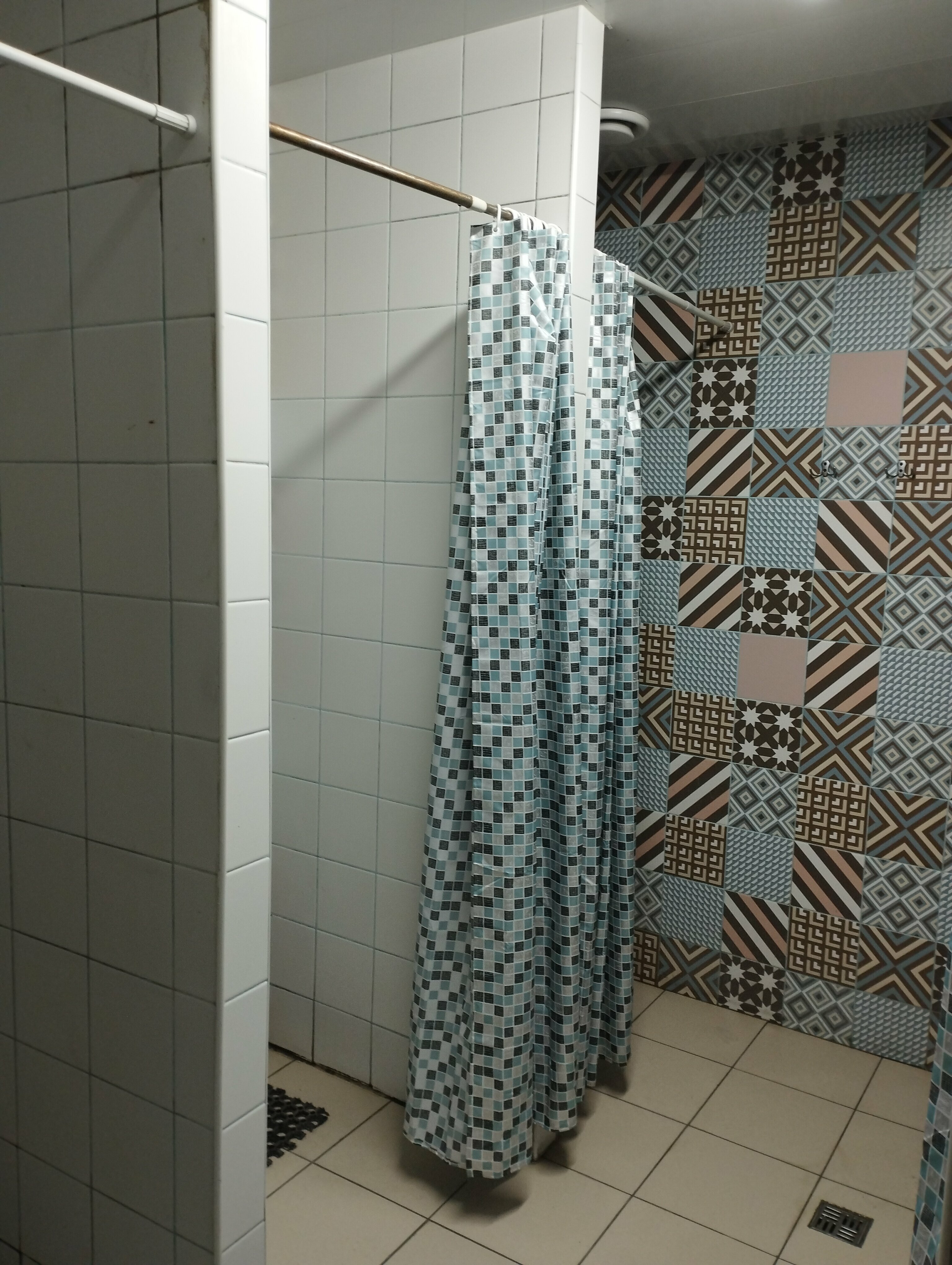 Кровать в общем номере для мужчин