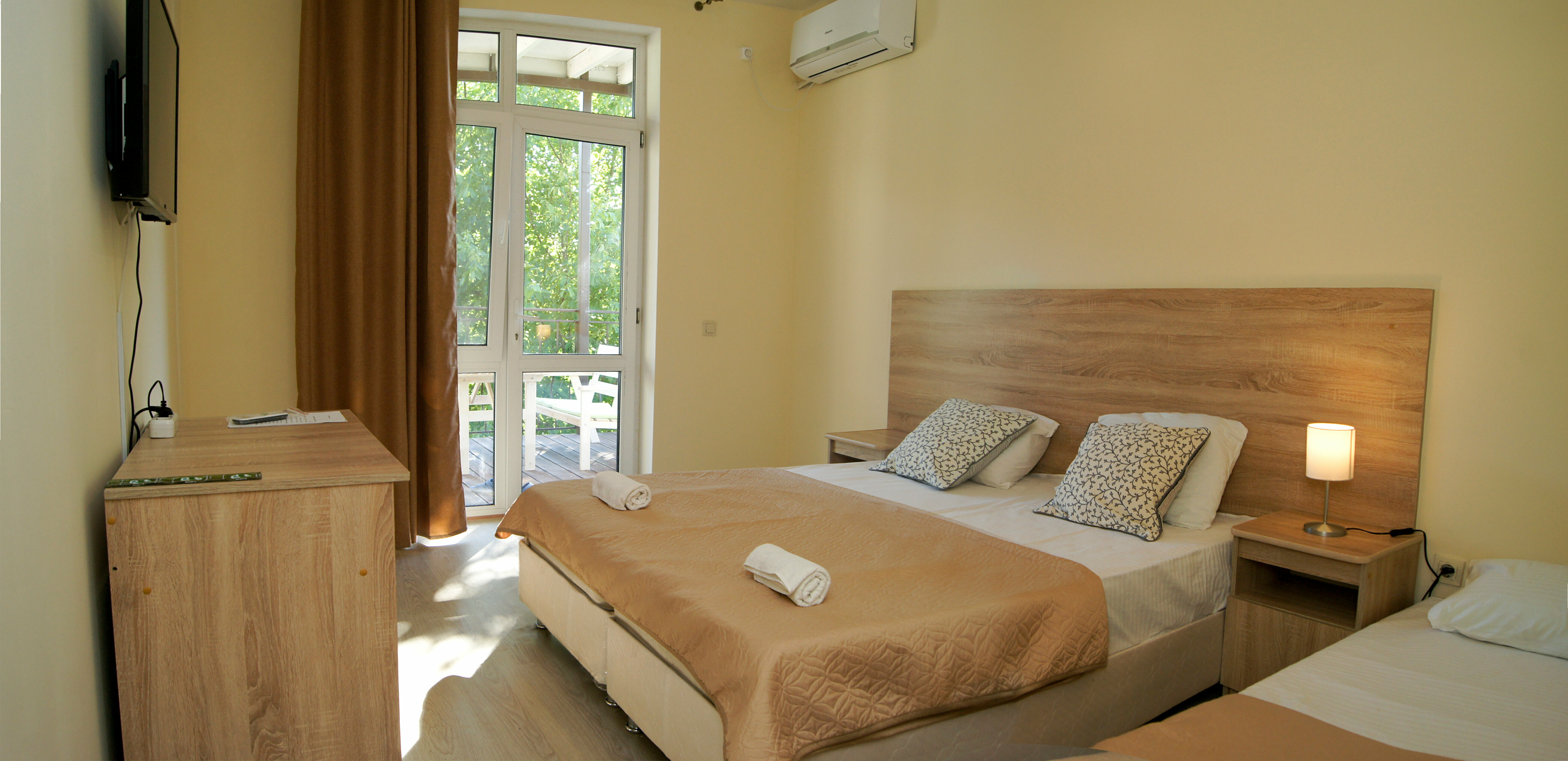 Трехместный номер с террасой