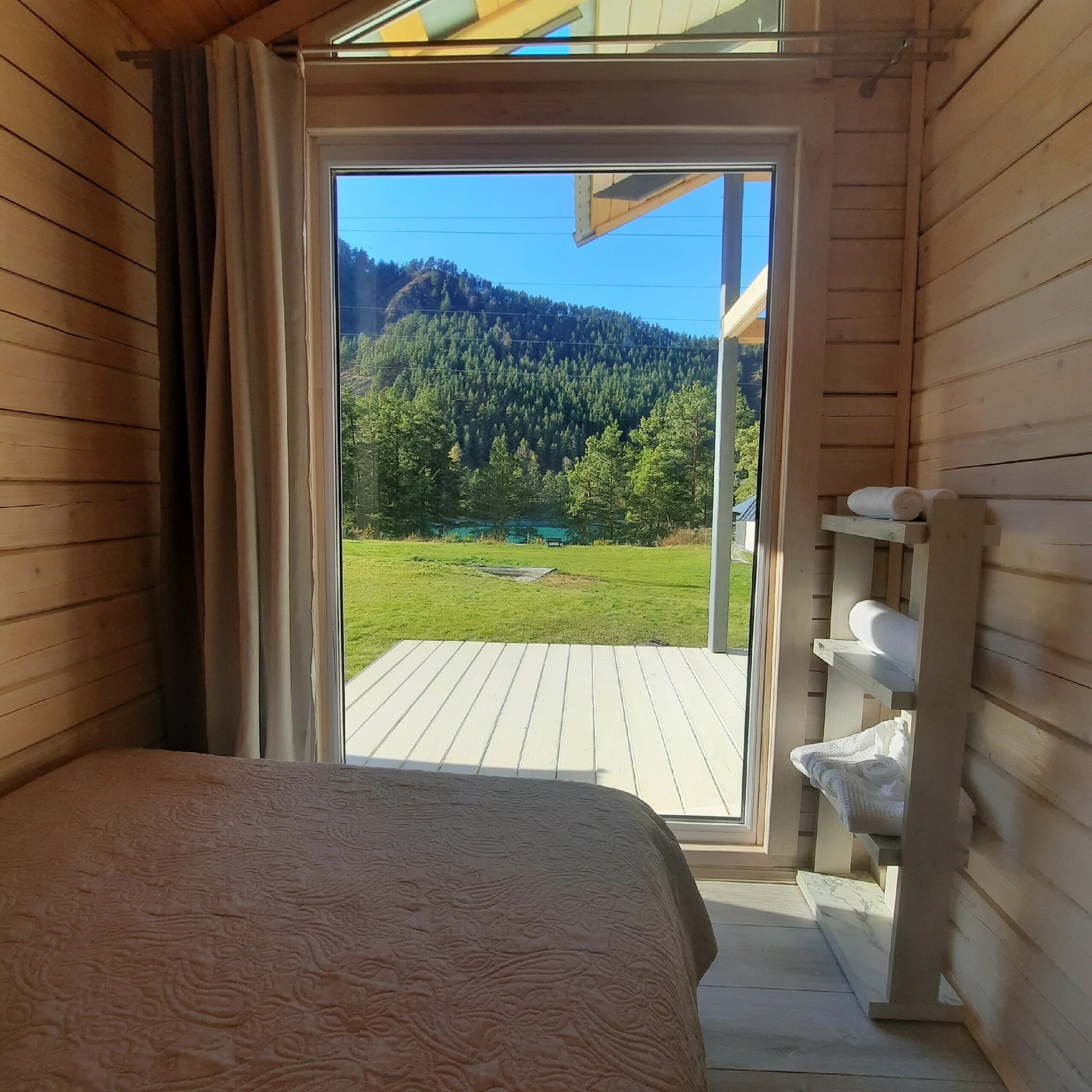 Семейный номер с видом на горы