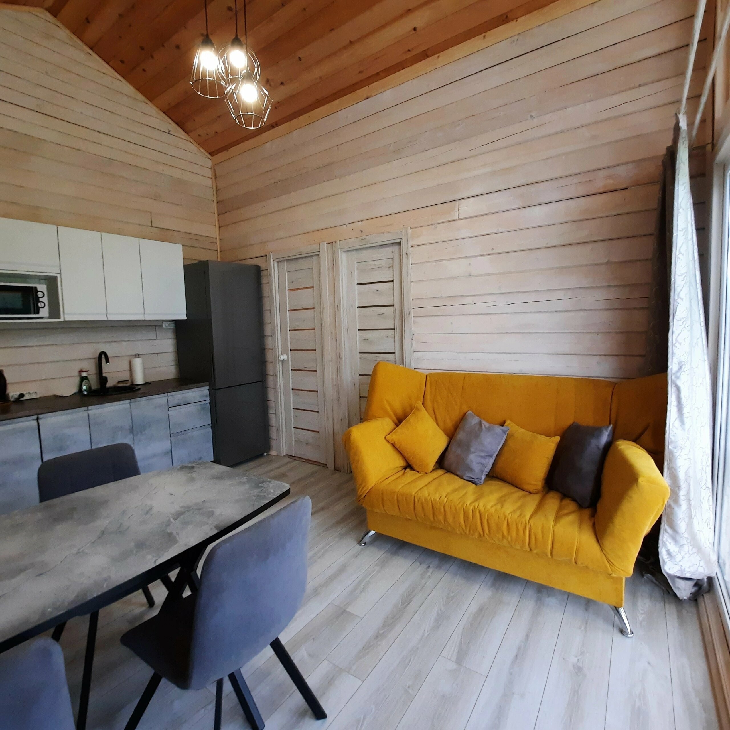 Семейный номер с видом на горы