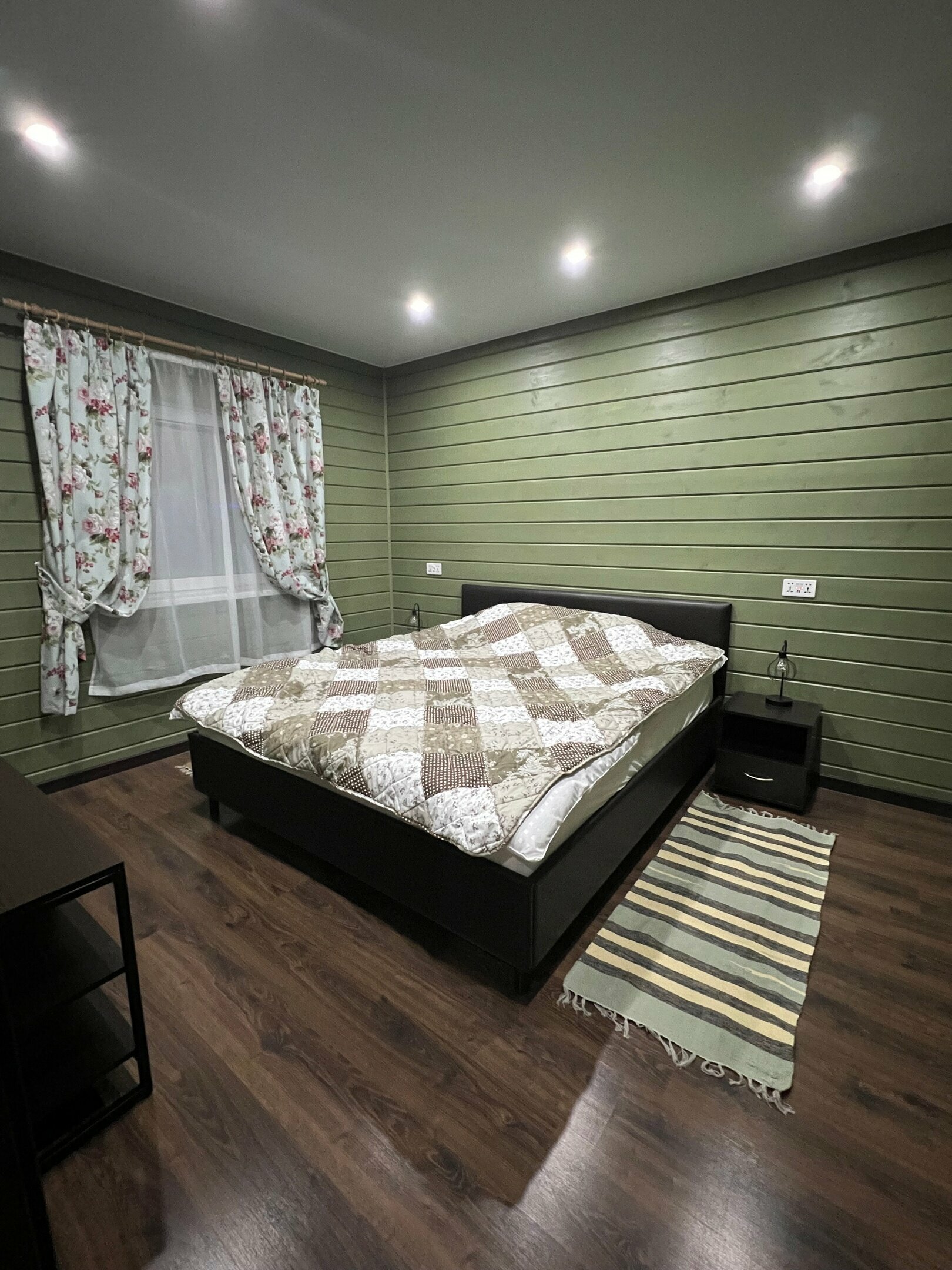 коттедж "Италия" с видом на озеро