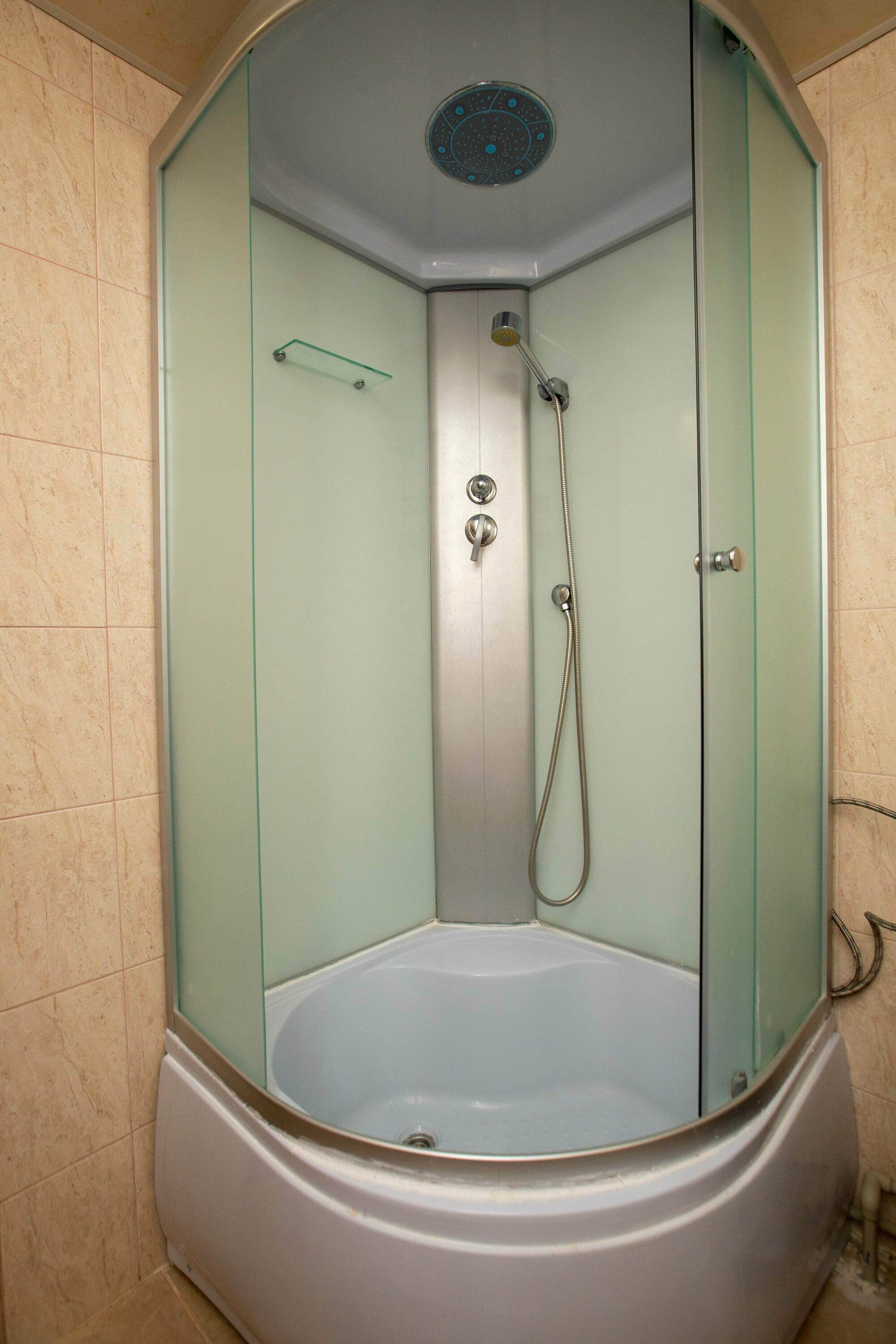 Двухместный номер с 2 отдельными кроватями и душем