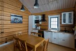 Синий дом с видом на озеро и купелью на дровах в Forrest Lodge Karelia