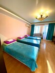 Жилая комната в 3-х апартаментах "Pink" с общим санузлом и кухней С19-107 в Какаду