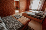 Шестиместный двухкомнатный семейный номер с двумя односпальными, одной двуспальной кроватями и диваном | Корпус 2 в Гостиный двор