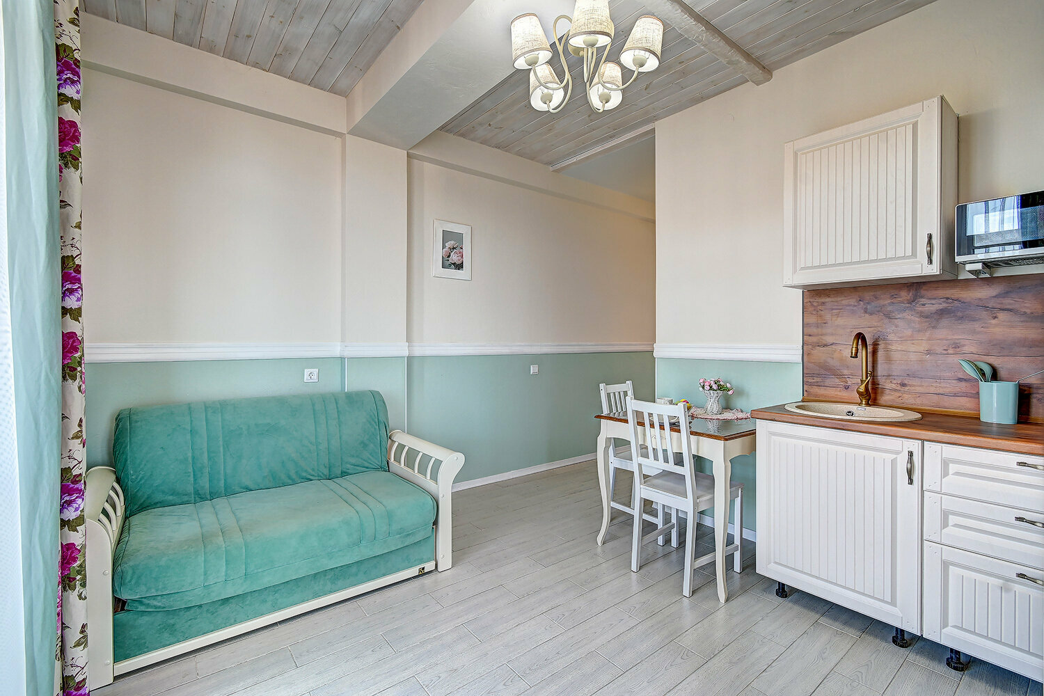 Апартаменты 2-х комнатные с прямым видом на море