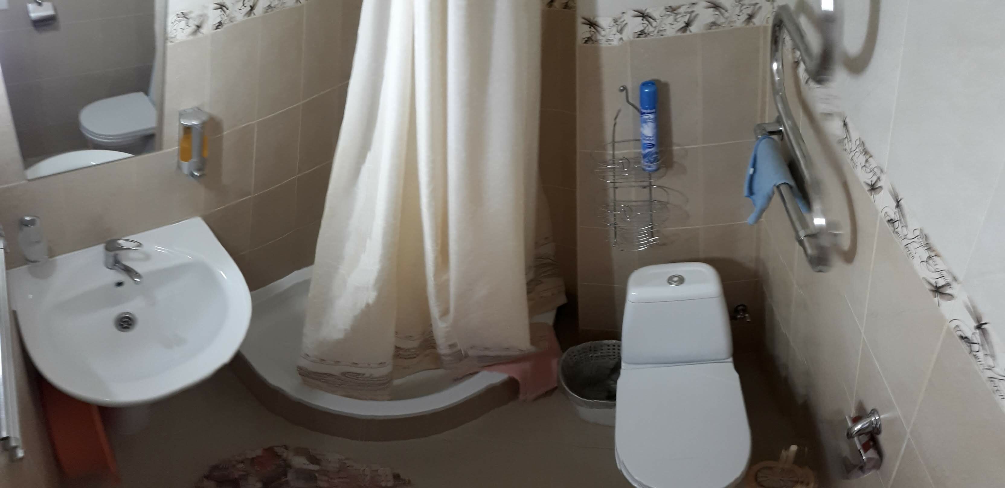 Двухместный номер с двуспальной кроватью и дополнительной кроватью