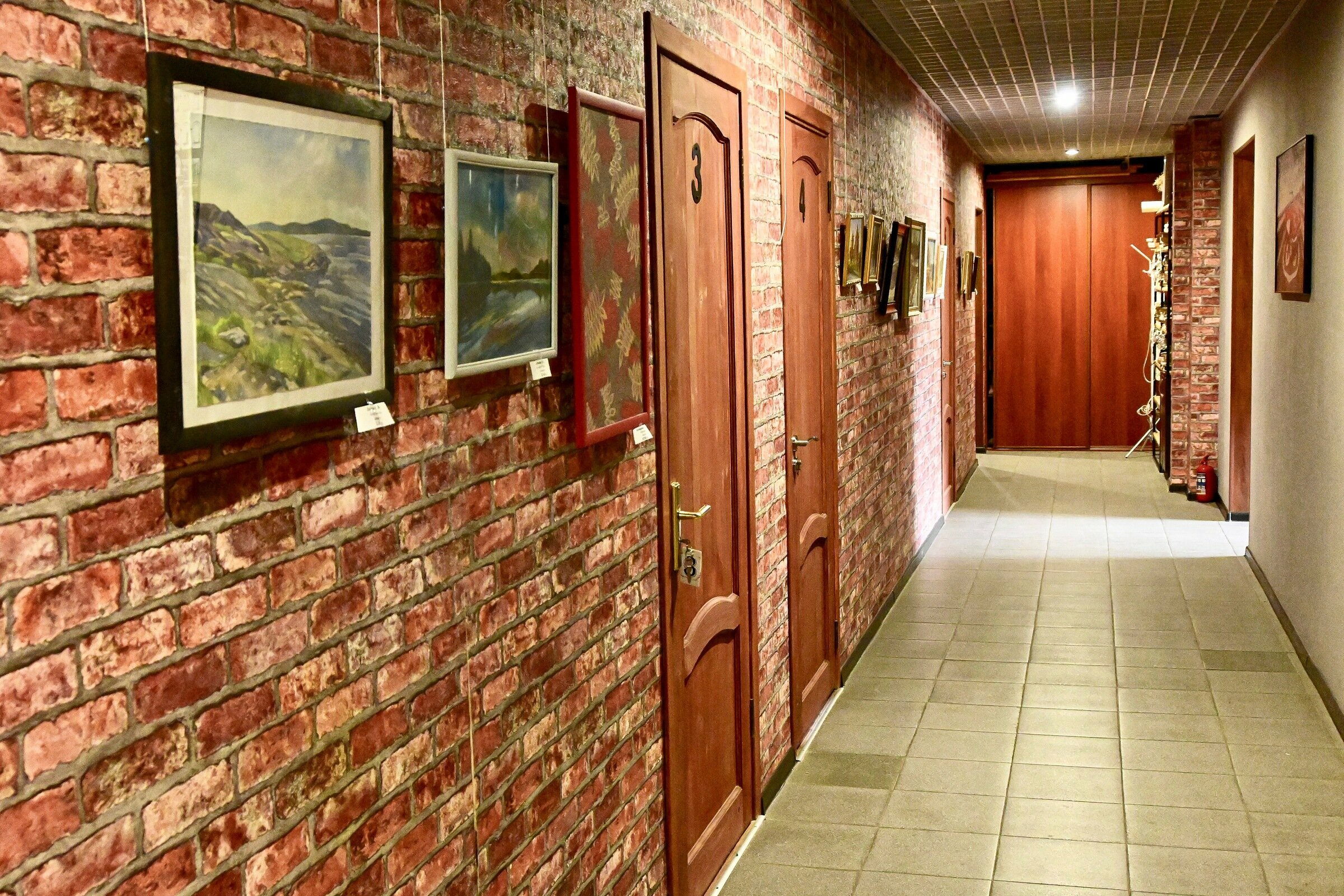 Кровать в общем 6-местном номере для мужчин и женщин