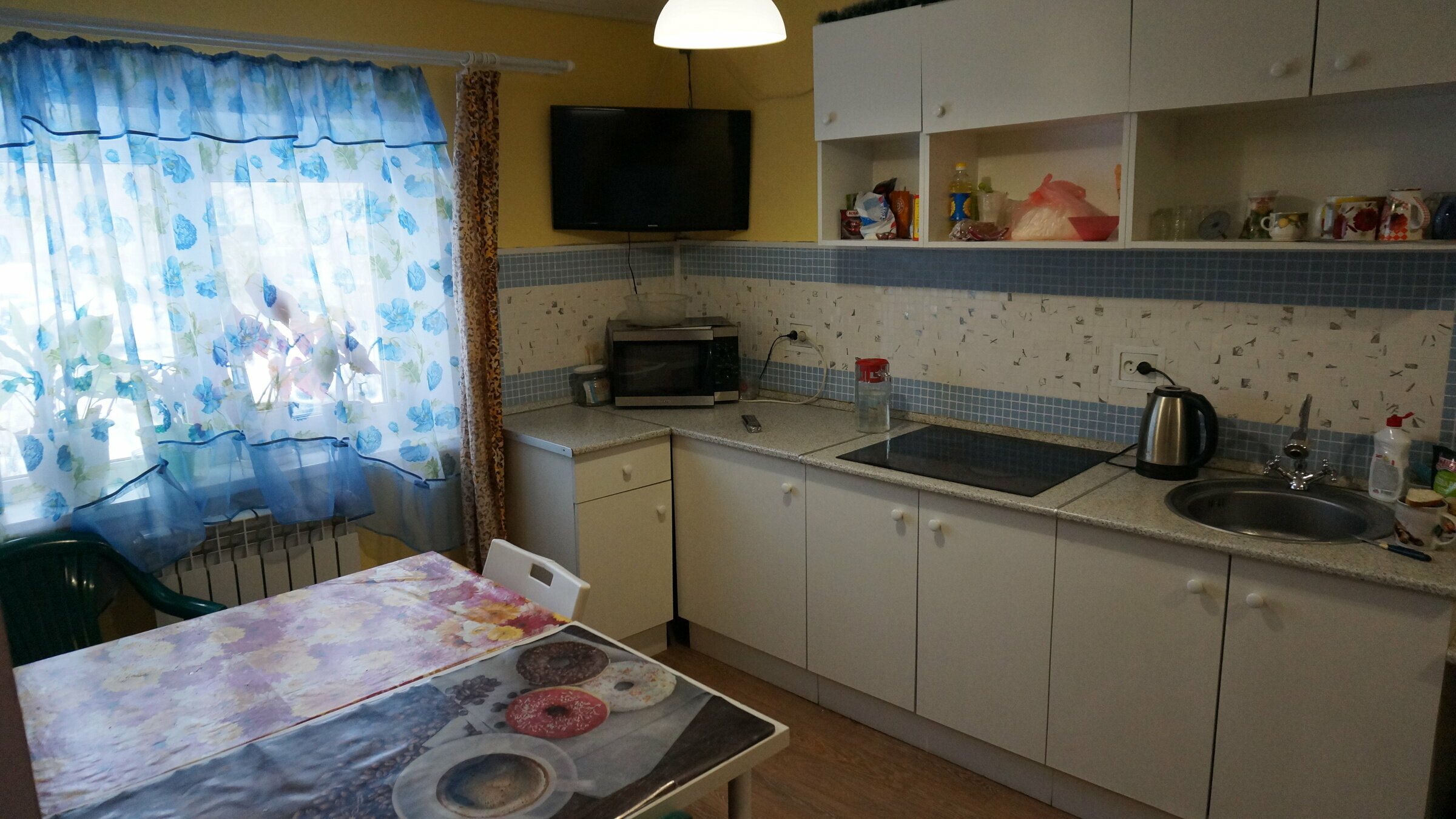 Четырехместный номер эконом-класса с общей ванной комнатой