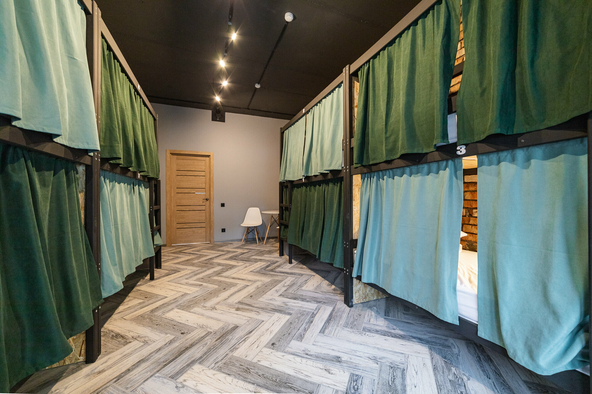 Многоместный  номер для женщин (8 мест) верхнее место