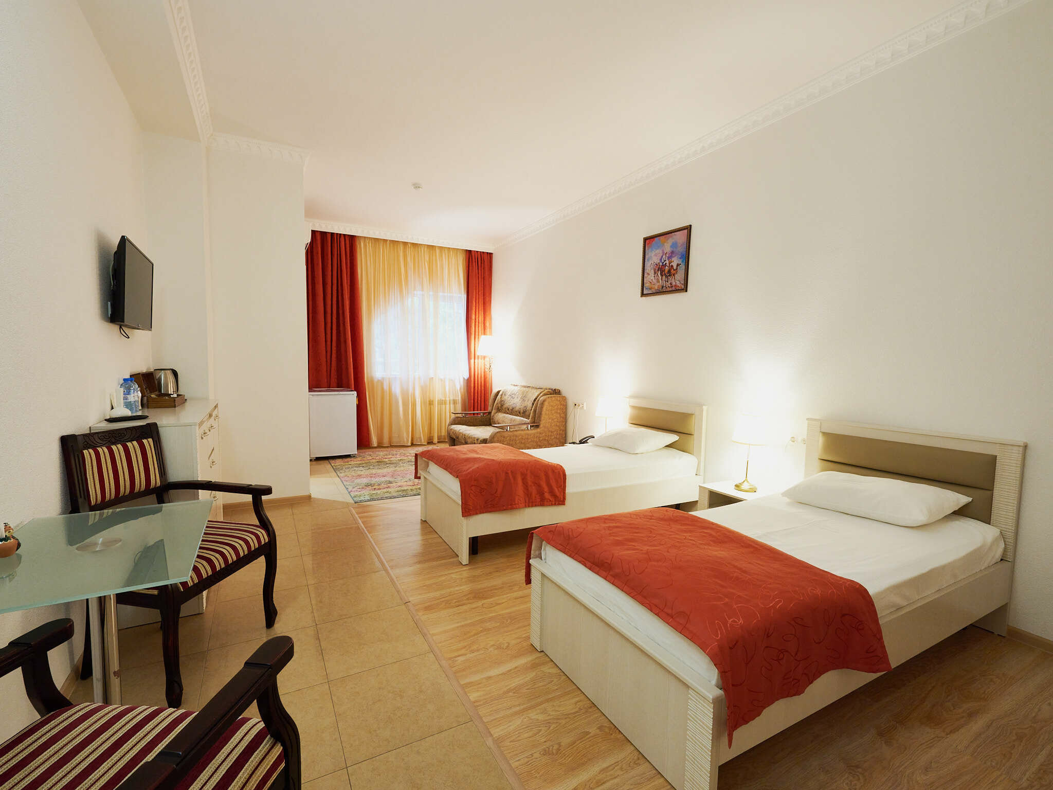 Просторный двухместный номер с 2 отдельными кроватями