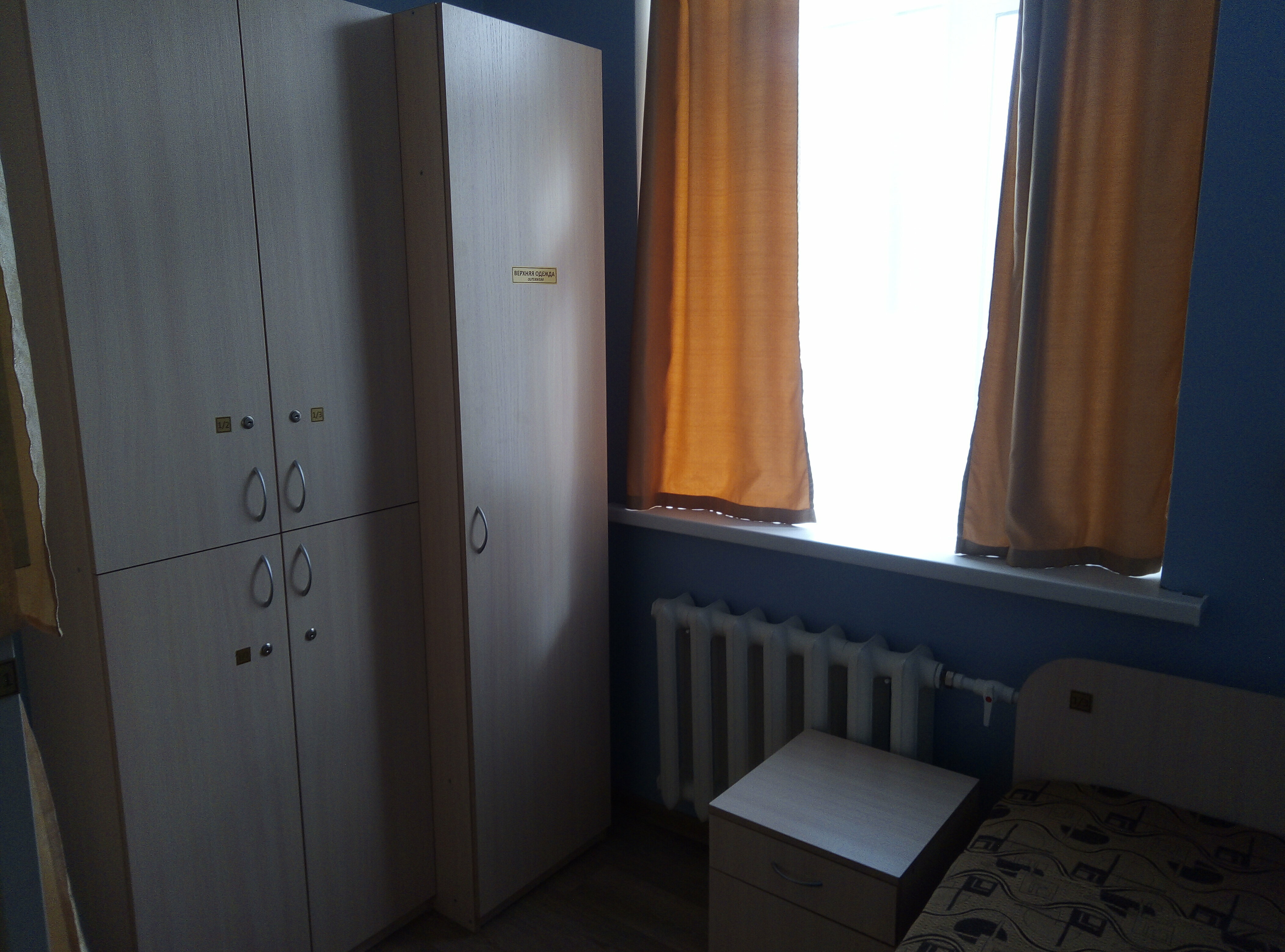 Односпальная кровать в общем номере