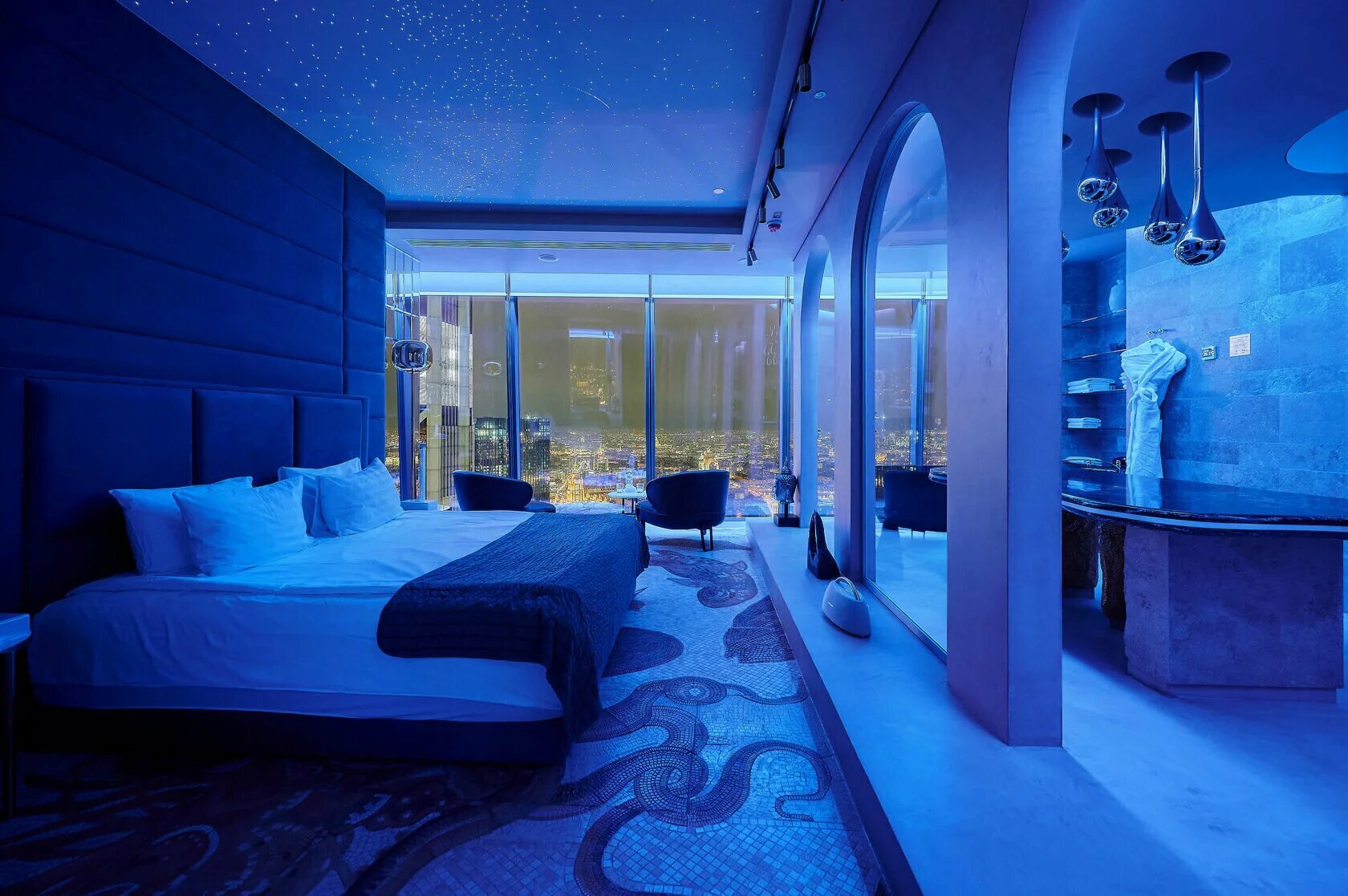 "SKY SPA ROOM" — самые вкуснейшие апартаменты-студия на 77-м этаже башни Федерация "Восток" с открытой ванной, соляной баней, горизонтальным и вертикальным душем.