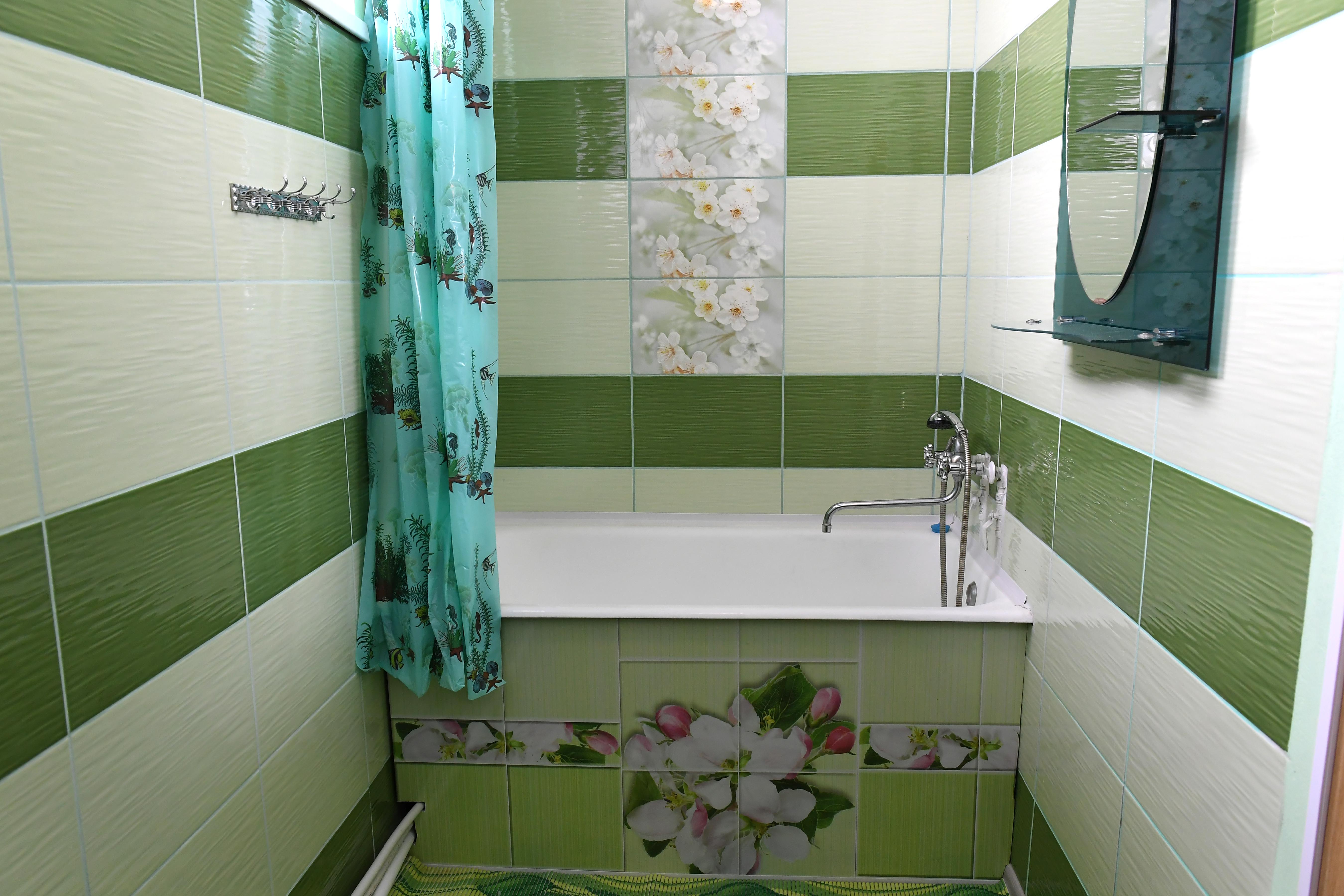 Односпальная кровать в общем номере для мужчин и женщин