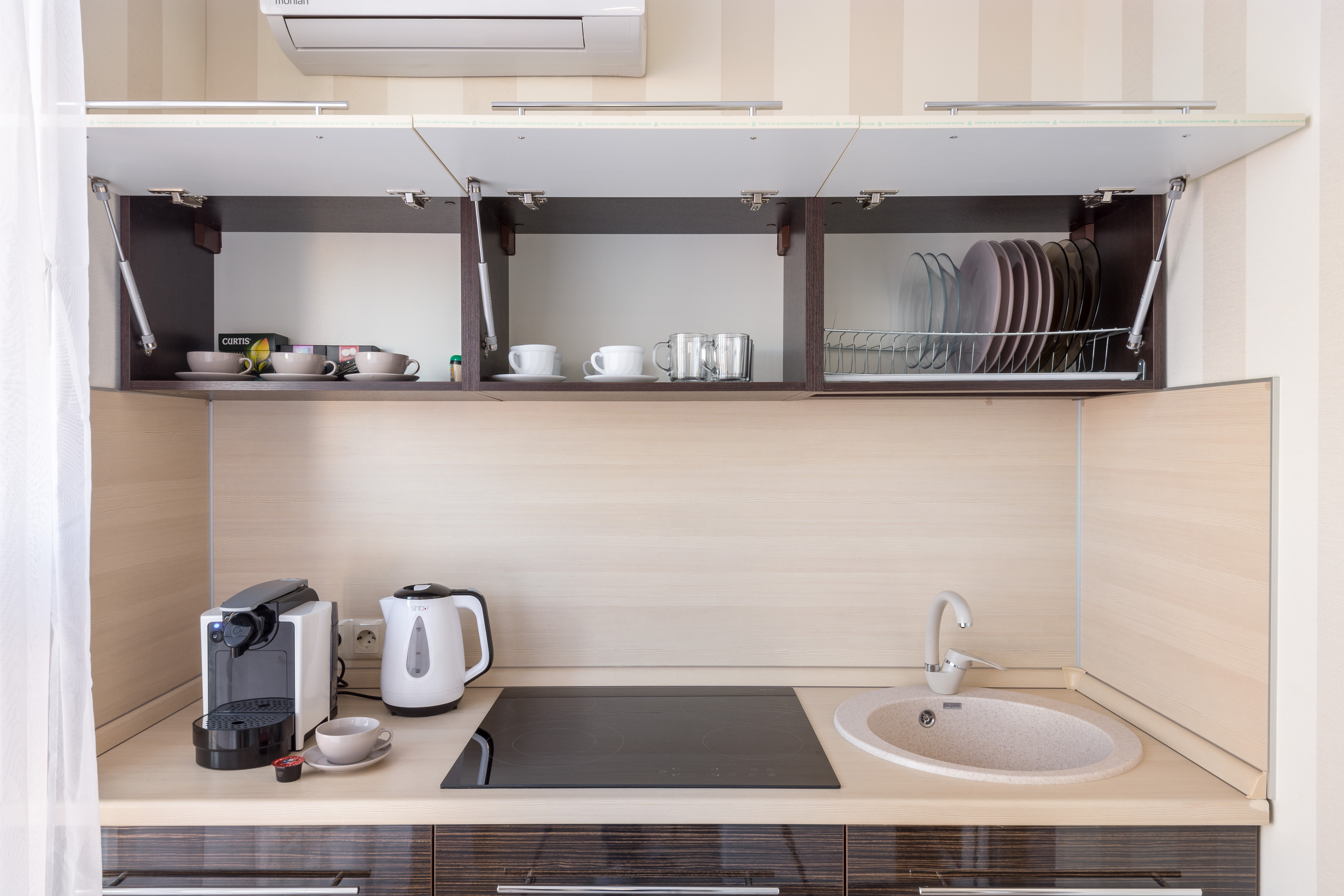 Уютные трёхкомнатные апартаменты с двумя спальнями и гостиной (вид на город с 13-го этажа).