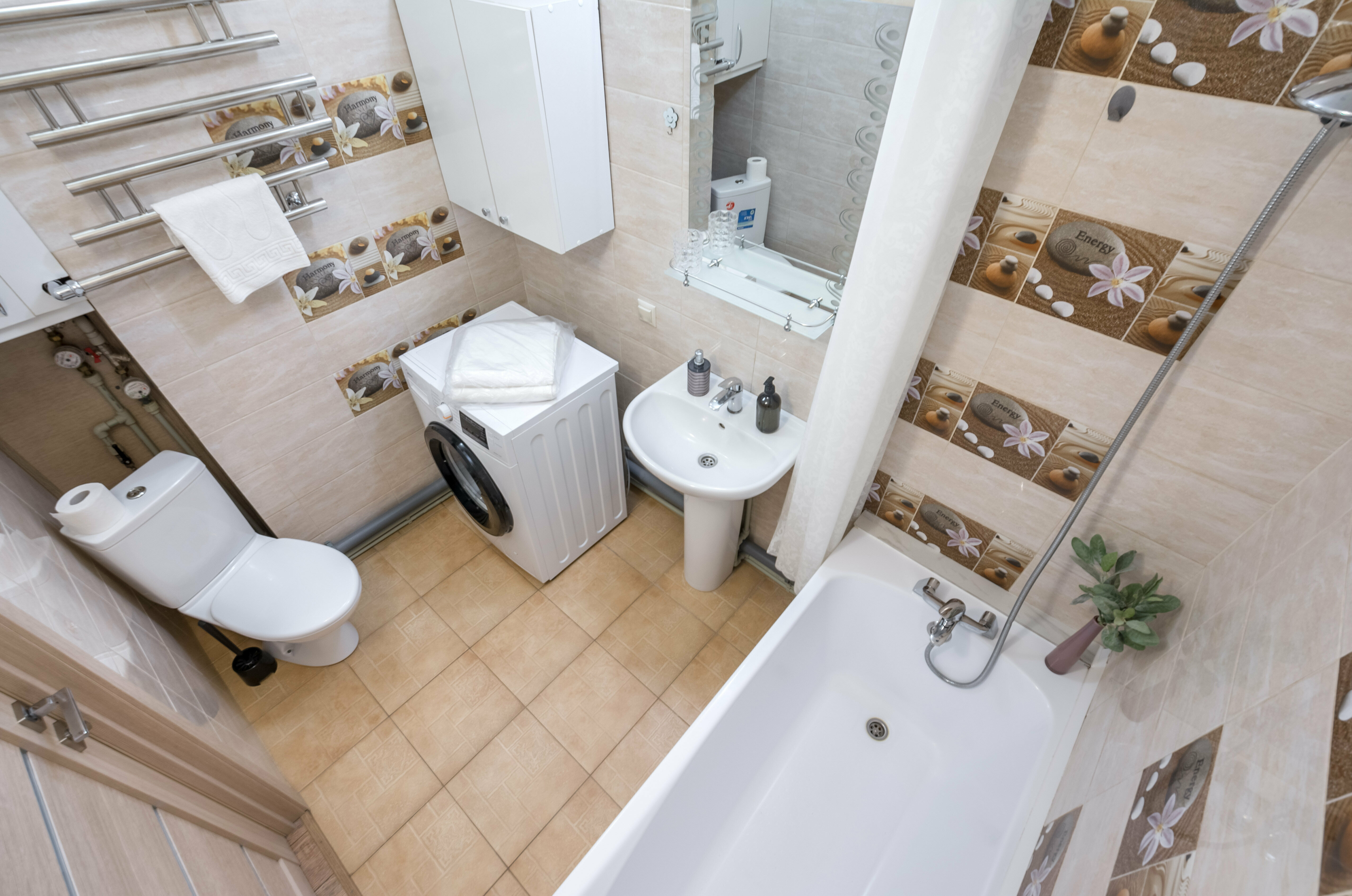 Однокомнатные апартаменты «Розовый фламинго» с подвесной качелью и балконом (вид на город с 23-го этажа).