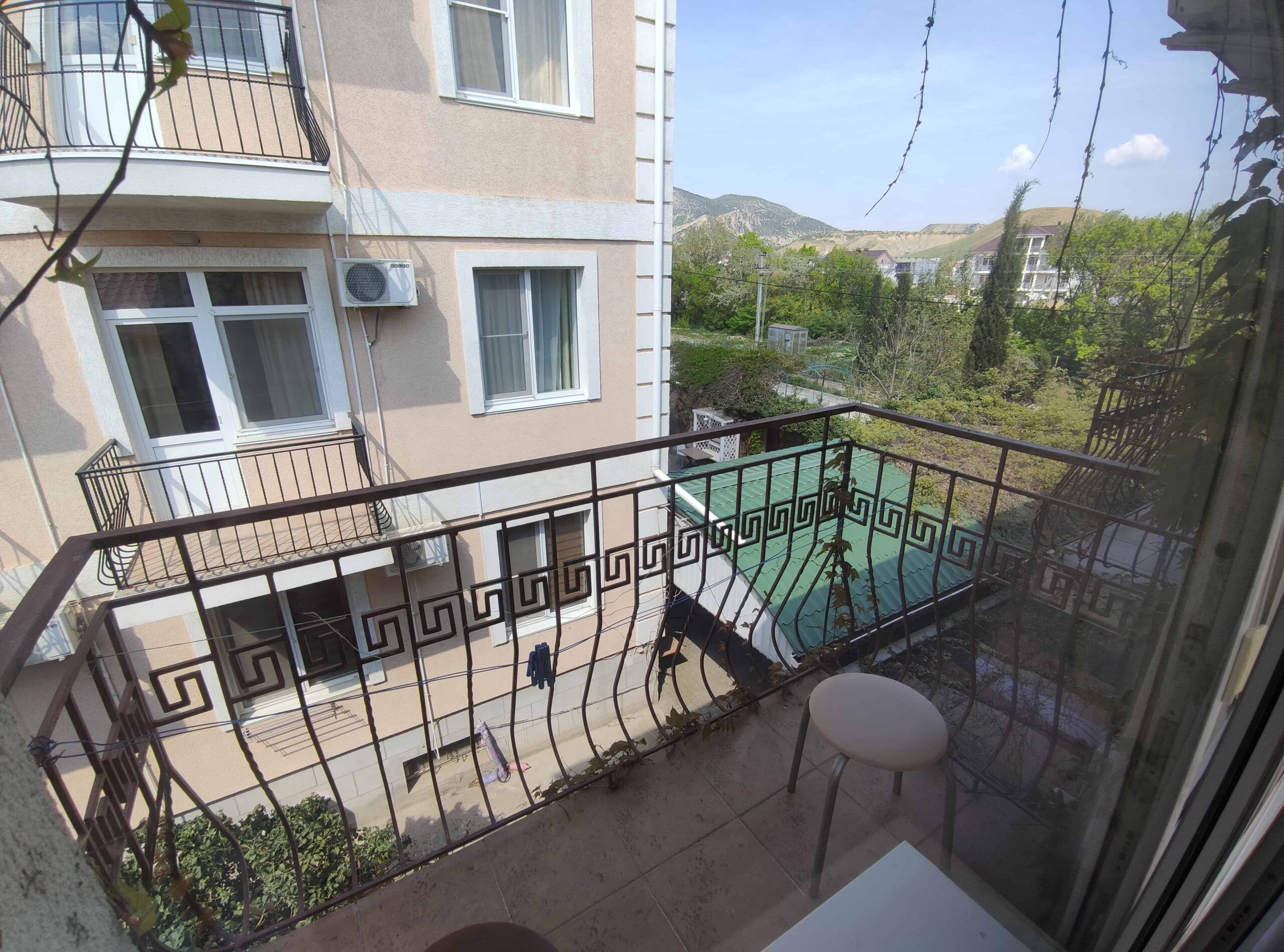 Трехместный номер с балконом