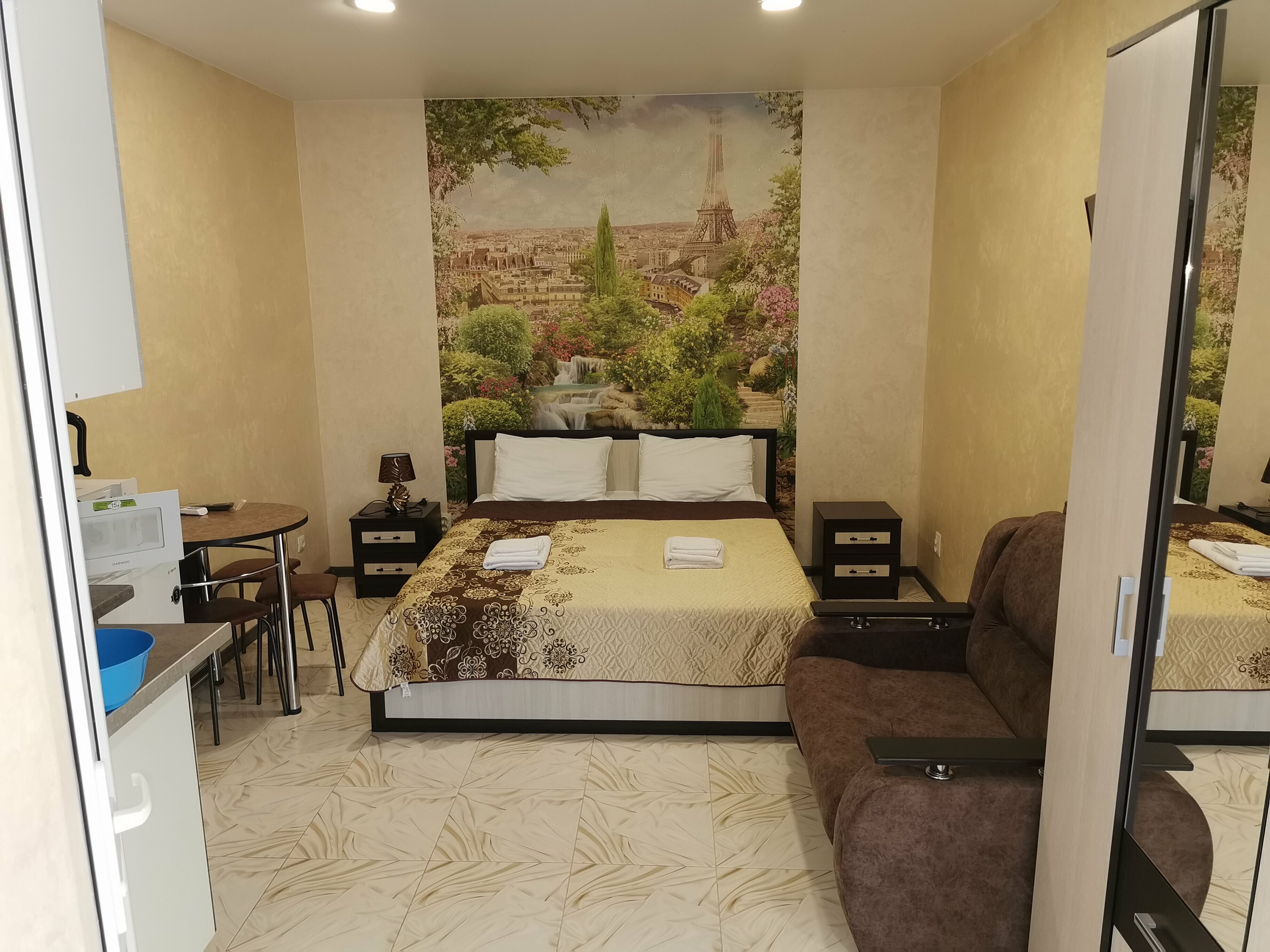 Трехместный номер с балконом