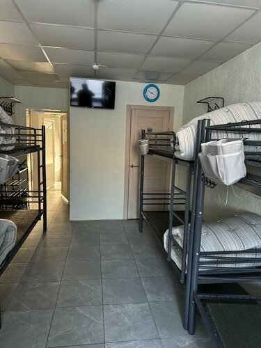 Кровать в общем 8-местном номере в Вахтовик