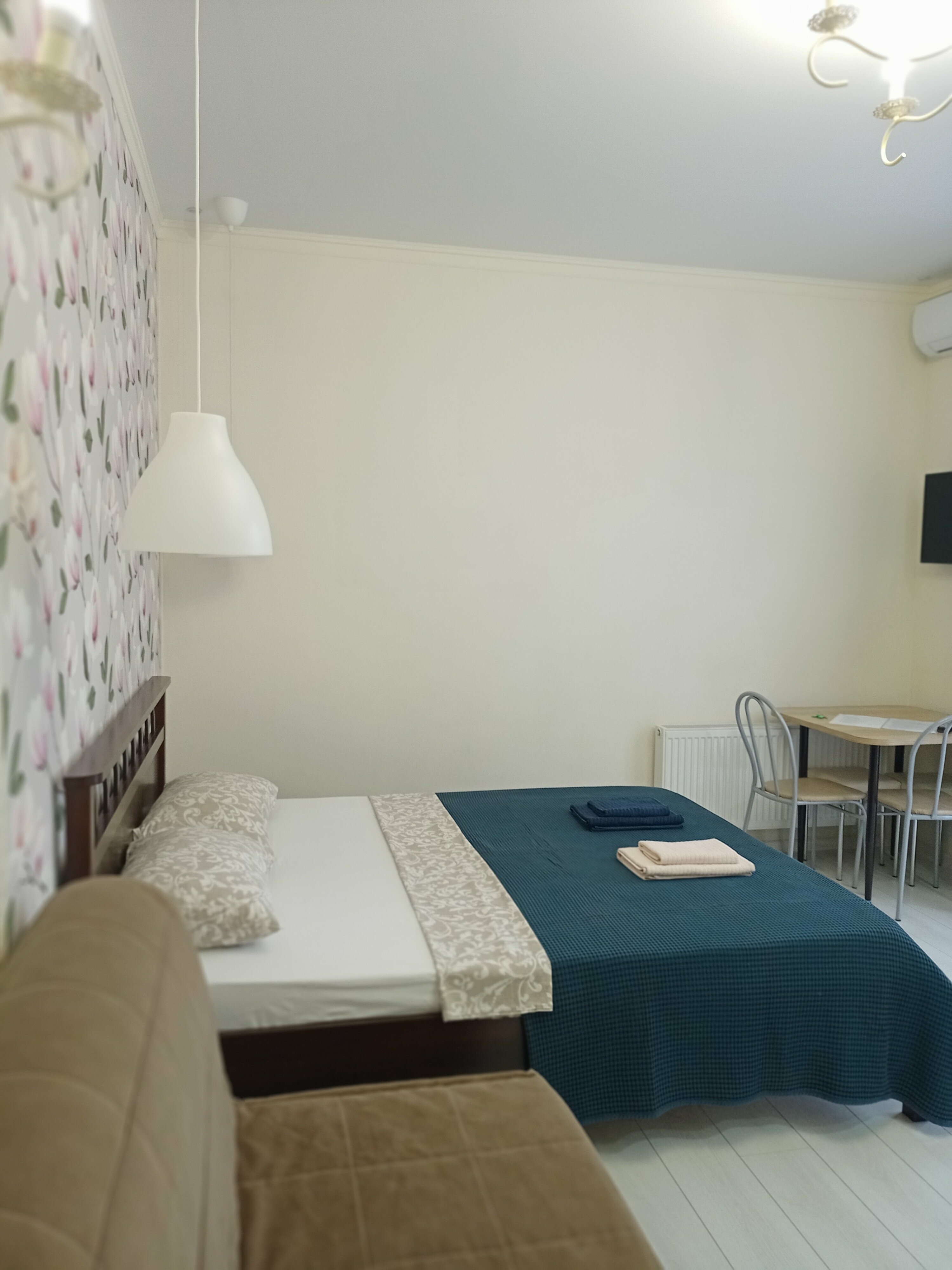 Номер-студия с кроватью размера «queen-size»