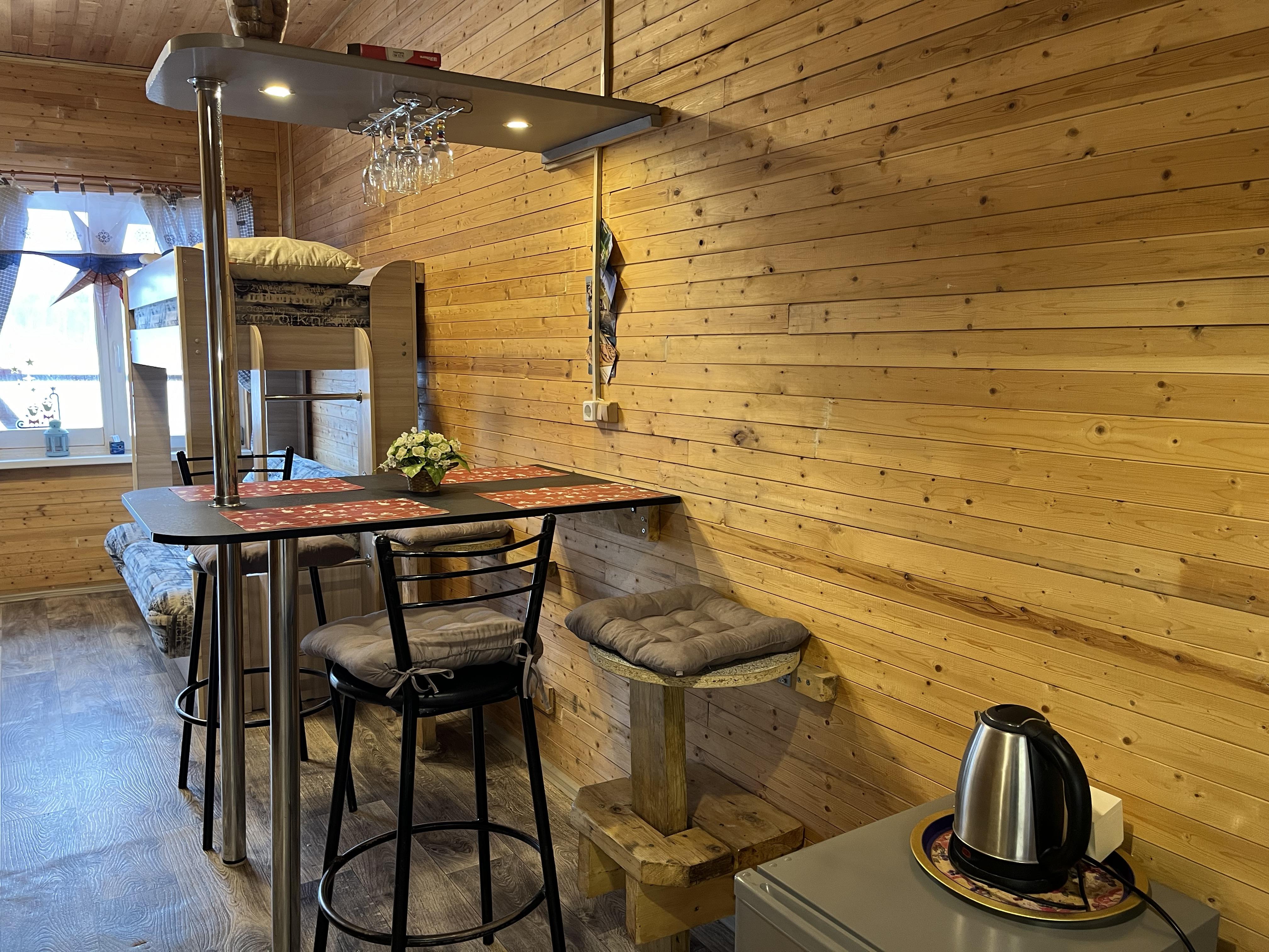 Семейный номер с видом на озеро