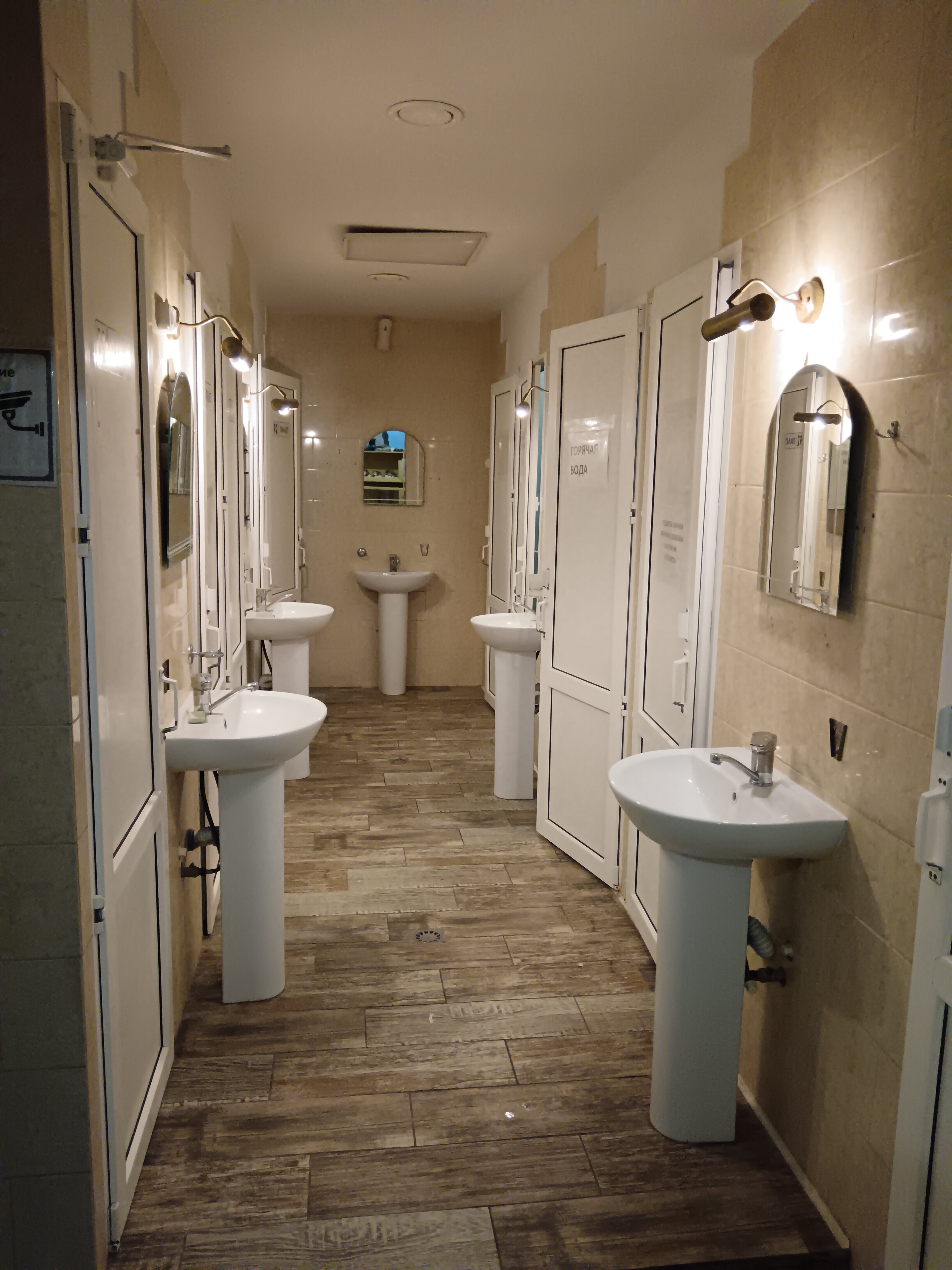 Общий номер для женщин с 8 кроватями