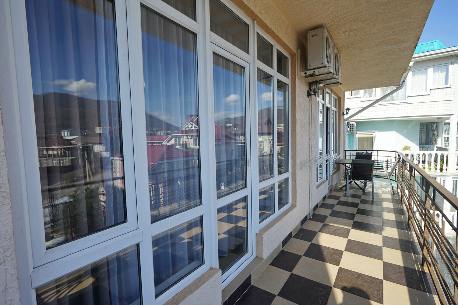 Семейный номер с видом на горы