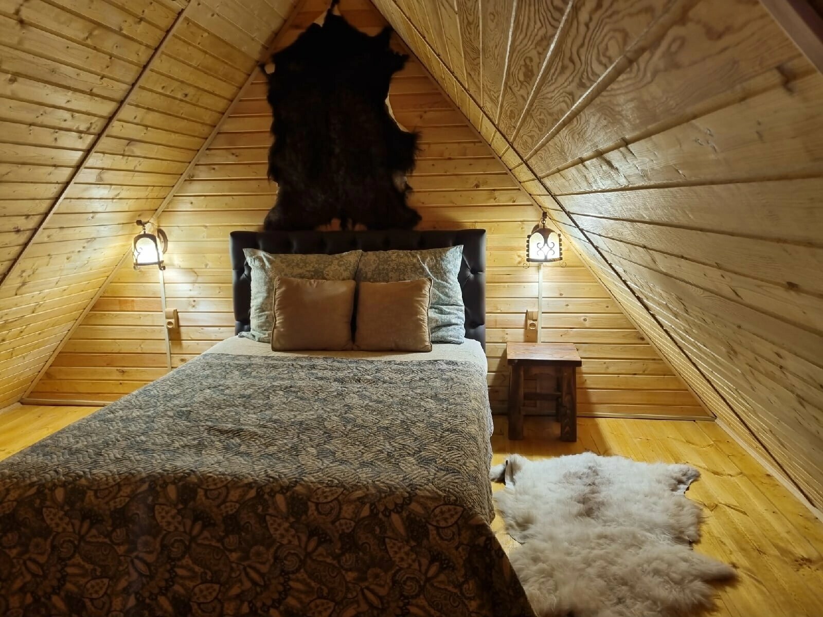 Двухуровневые трёхкомнатные апартаменты "Викинги"