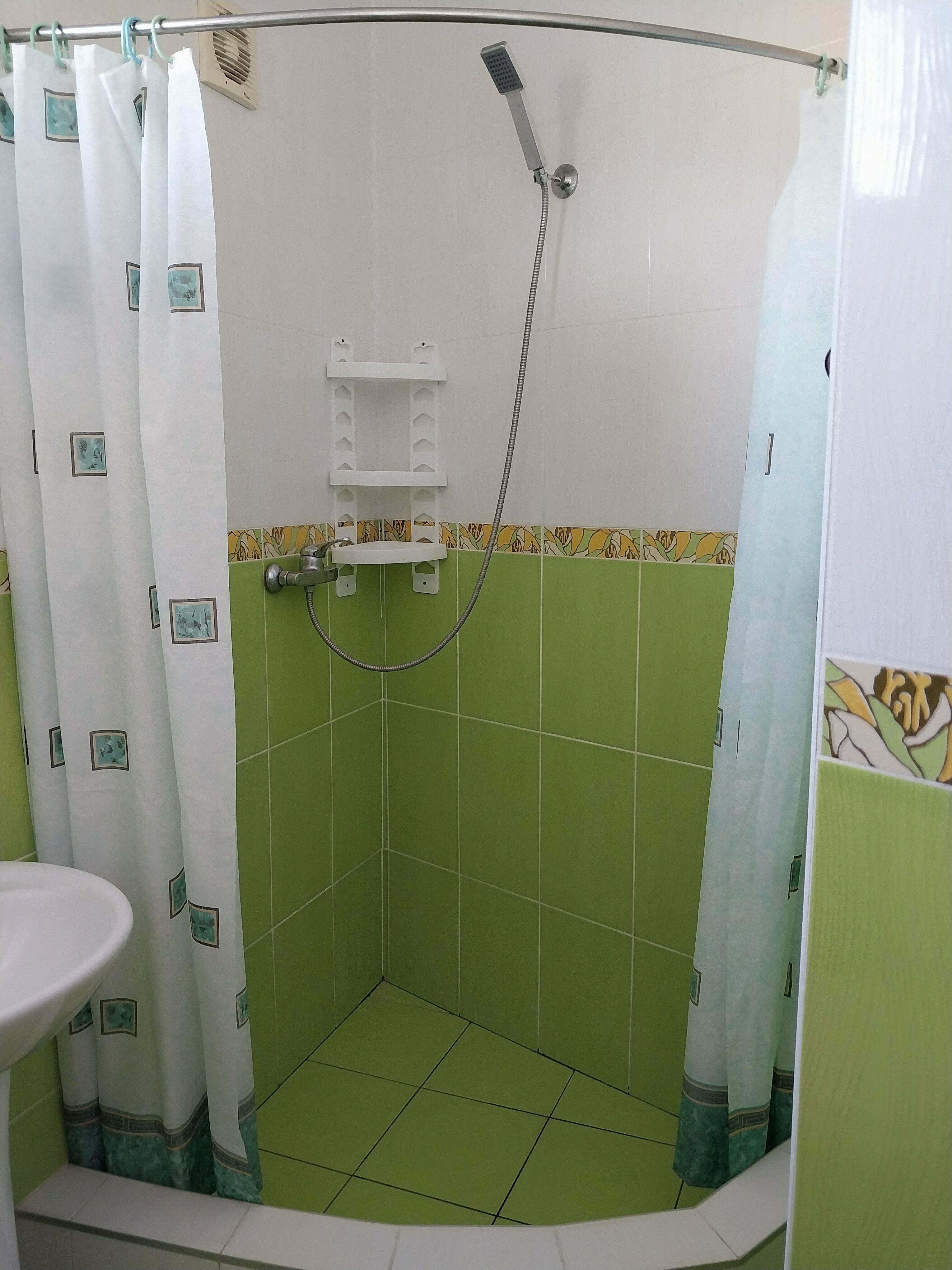 Семейный номер с боковым видом на море