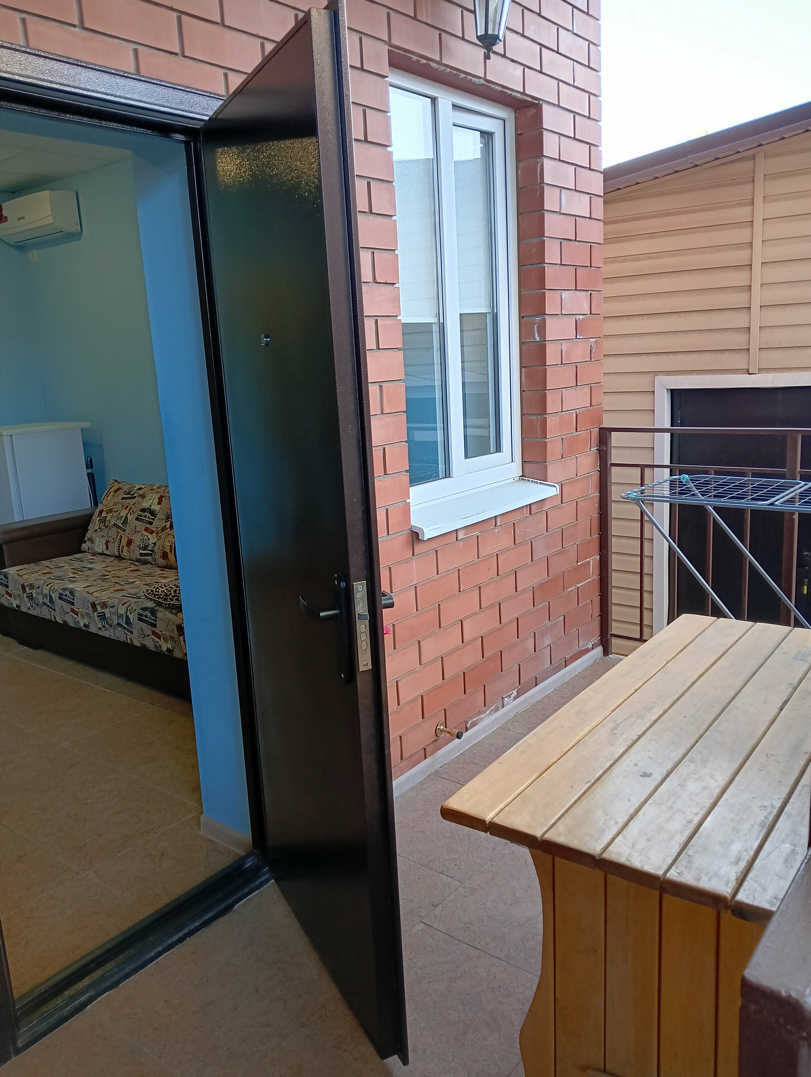 Трехместный номер «Комфорт» с душем