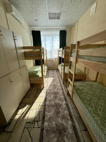 Шестиместный номер с двухъярусными  кроватями 206 в Уютный дом