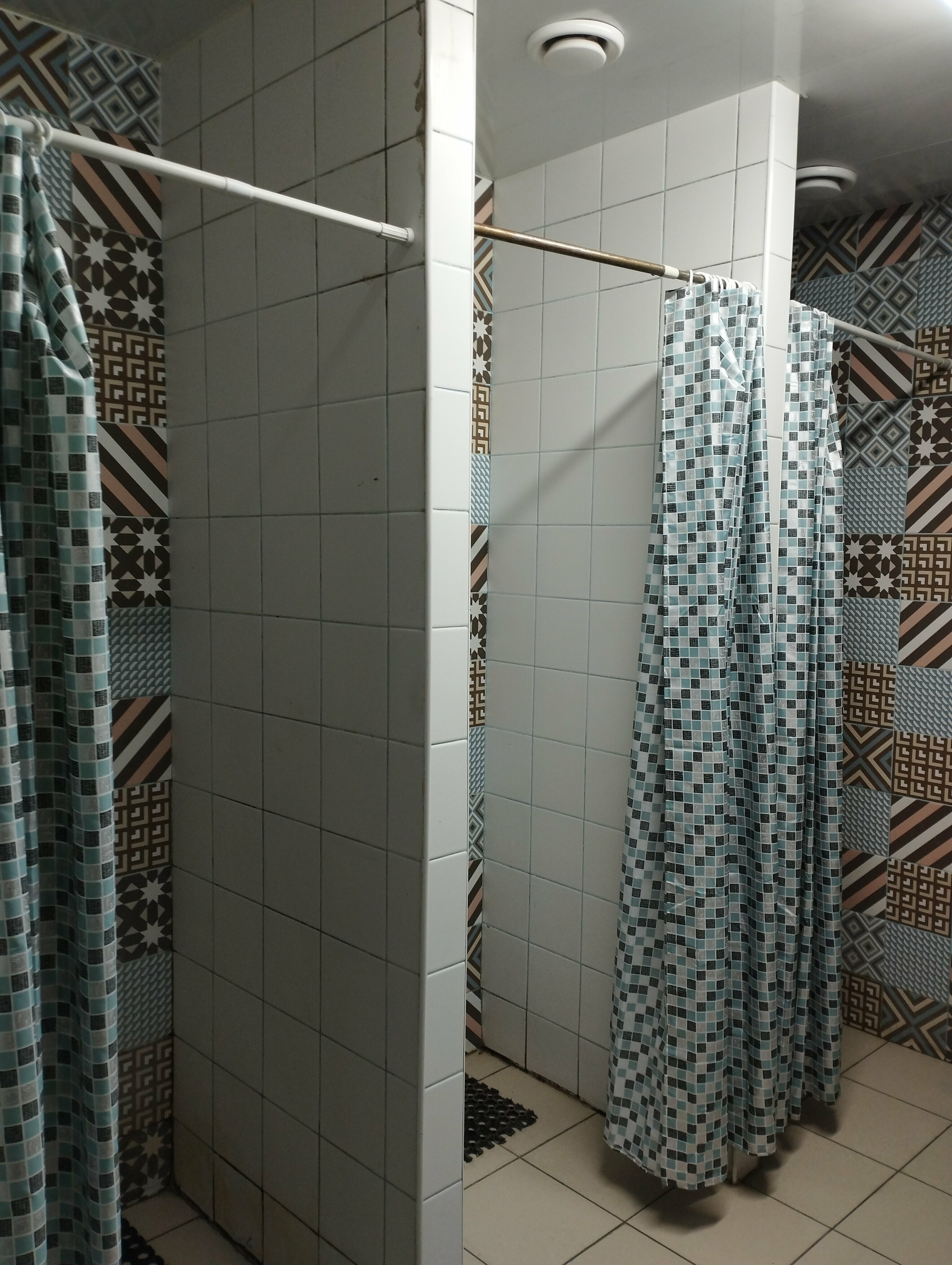 Спальное место на двухъярусной кровати в общем номере для мужчин