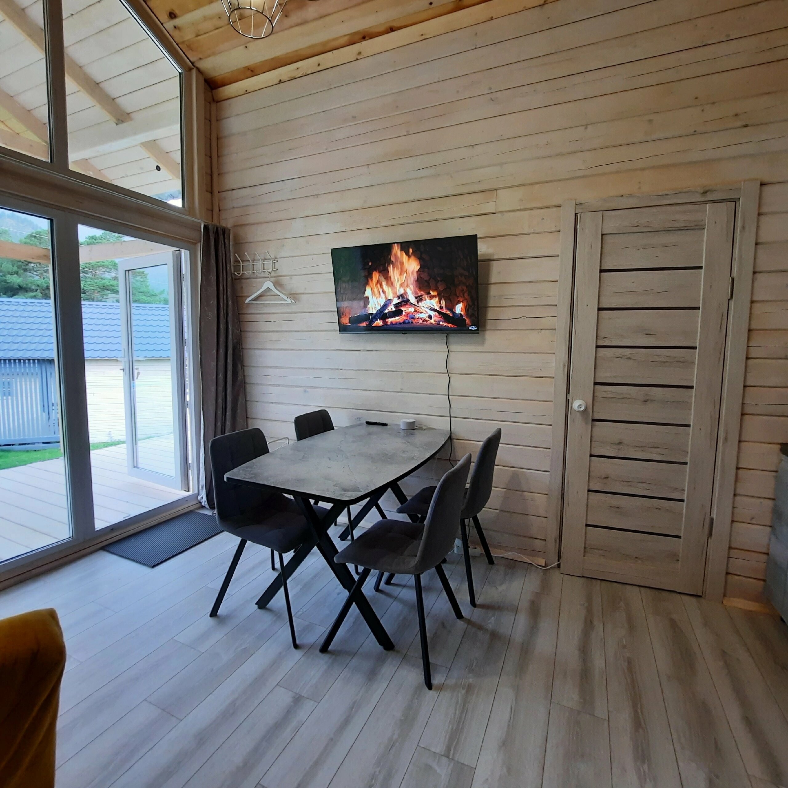 Семейный номер с видом на горы