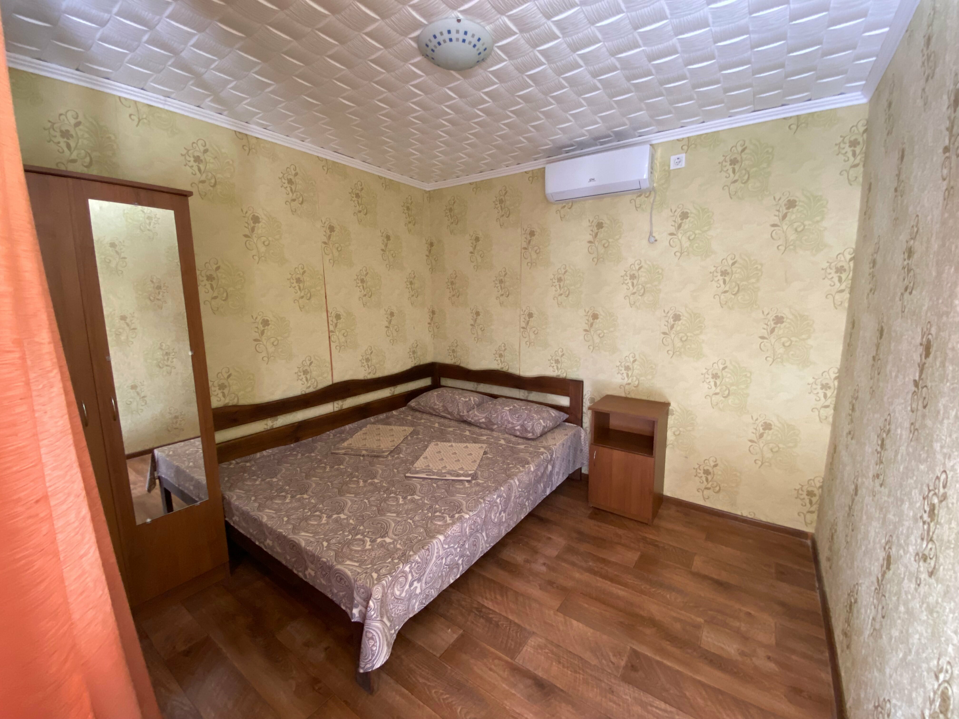 Двухместный номер с 1 кроватью или 2 отдельными кроватями и общей ванной комнатой