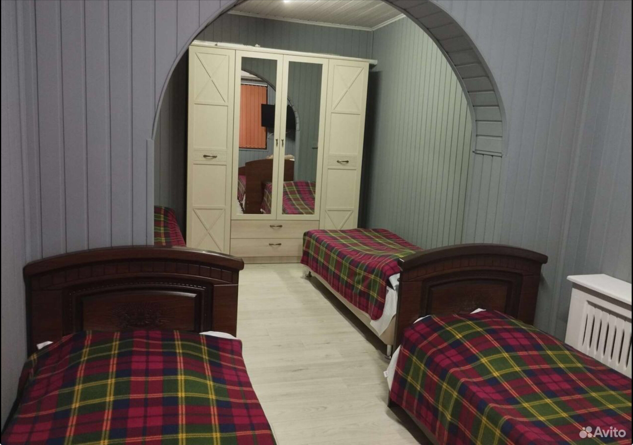 Четырехместный номер с общим душем и туалетом